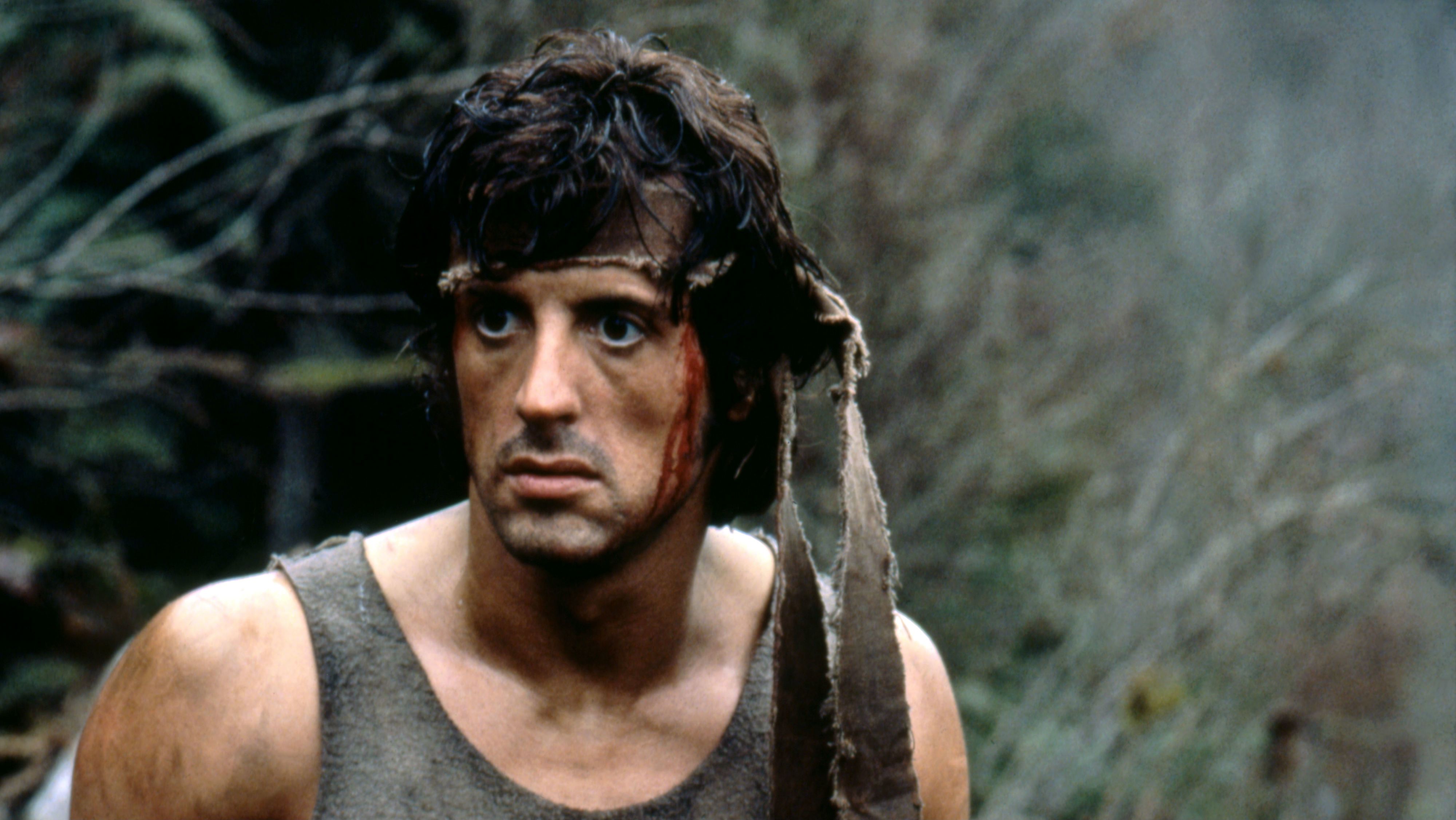 Rambo nyugdíjba vonult, de töretlen erővel tudja bevetni magát