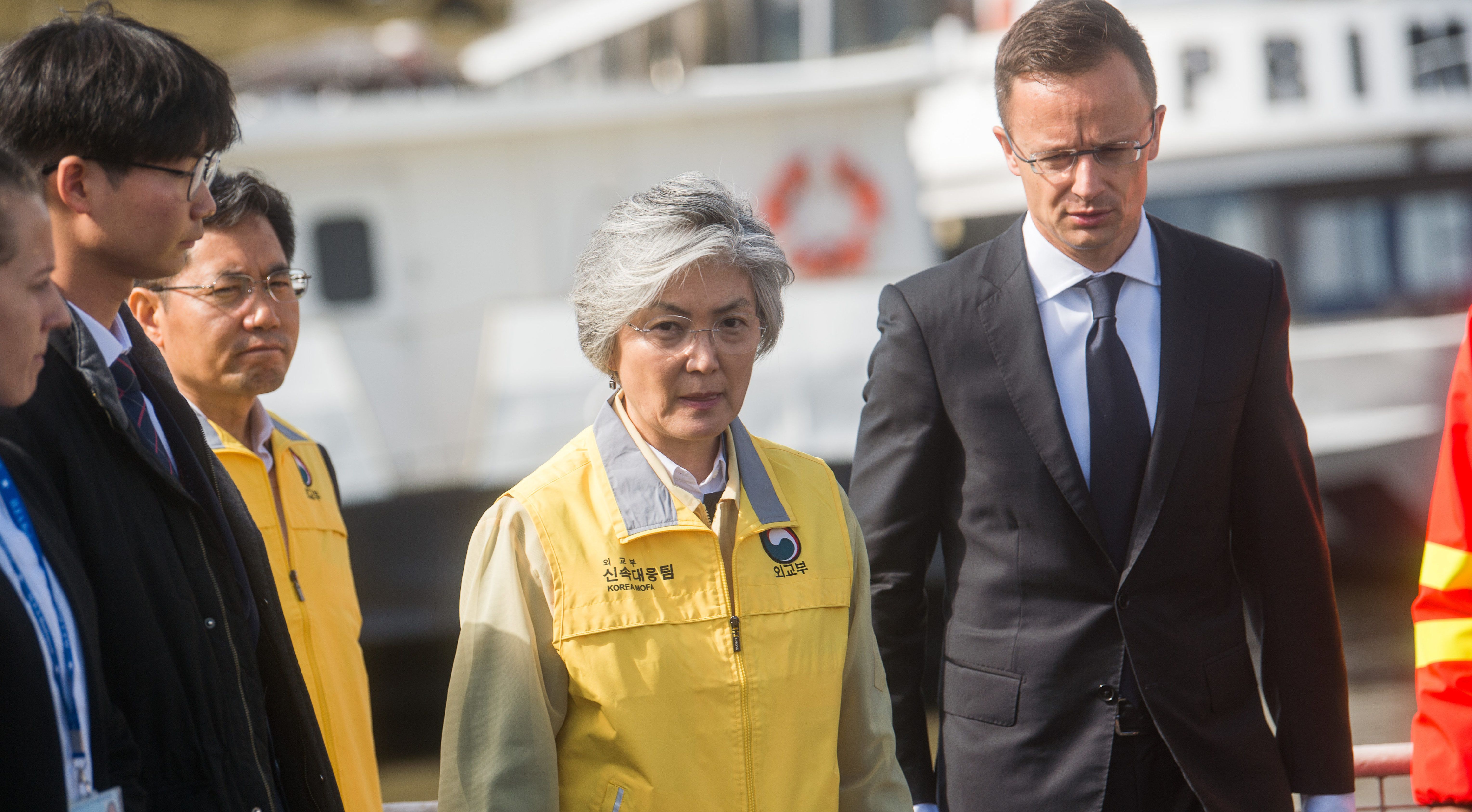 A hajóbaleset helyszínére látogatott Szijjártó és a dél-koreai külügyminiszter