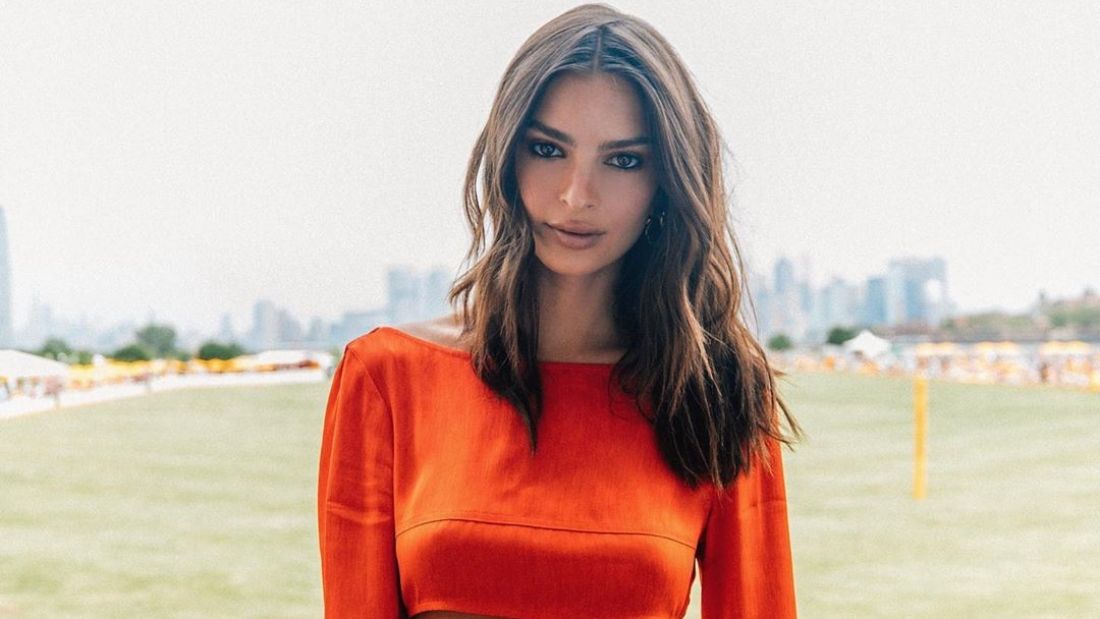 Emily Ratajkowski nagyon aránytalannak tűnik ezen a fotón