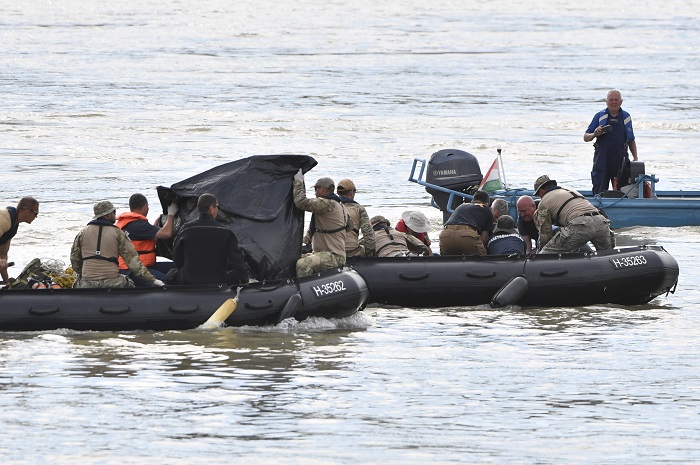 Dunai hajóbaleset: felszínre hoztak egy holttestet