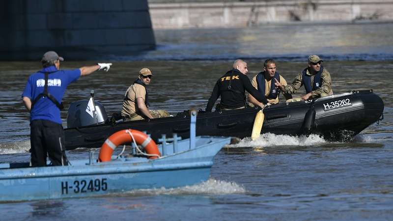 Már 9 holttestet találtak meg a dunai hajóbaleset áldozatai közül