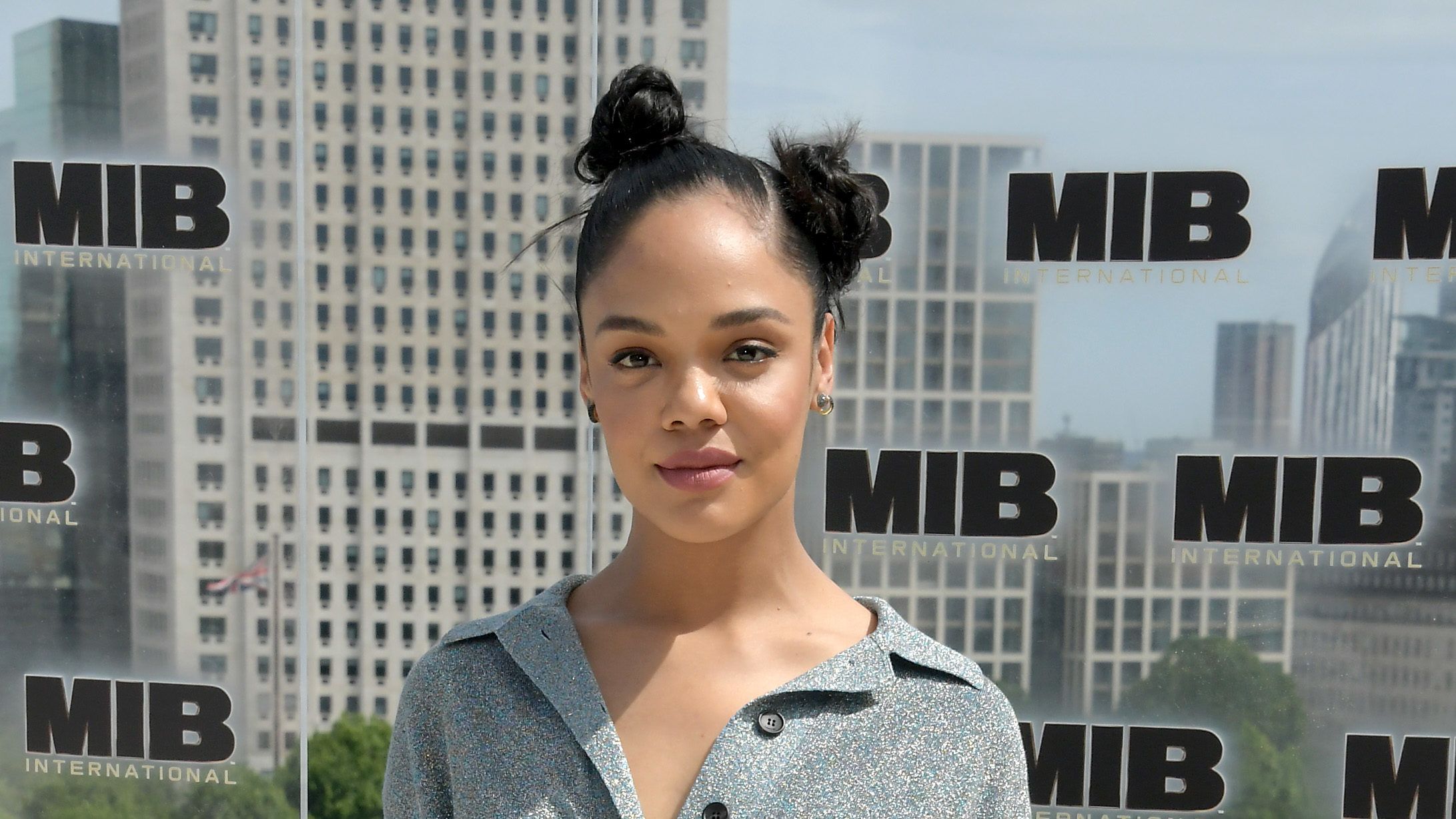 Tessa Thompson gyakorlatilag egy fürdőköpenyben promózta új filmjét Londonban