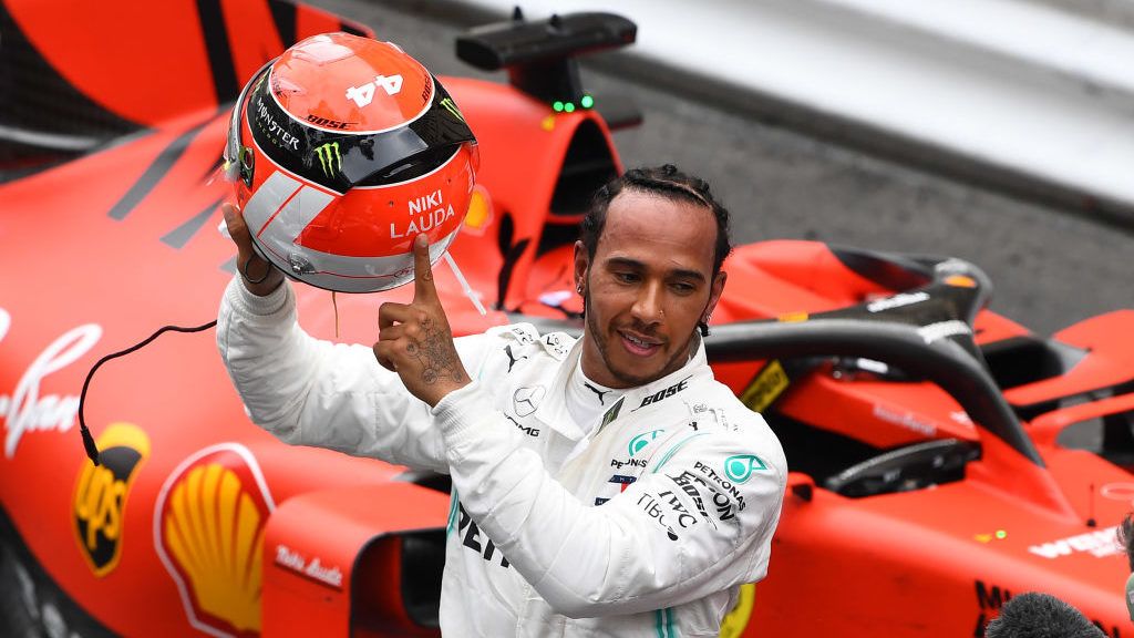 Megvan, meddig folytathatja az F1-ben Lewis Hamilton