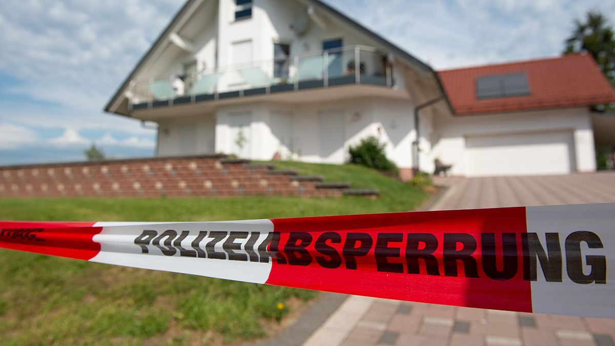 Sötétben tapogatózik a német rendőrség a fejbe lőtt politikus ügyében