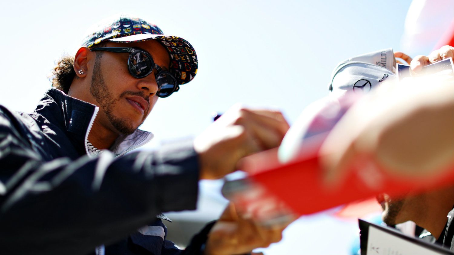 Lewis Hamilton fékezés nélkül gázolt bele a fiatal pilóták lelkébe