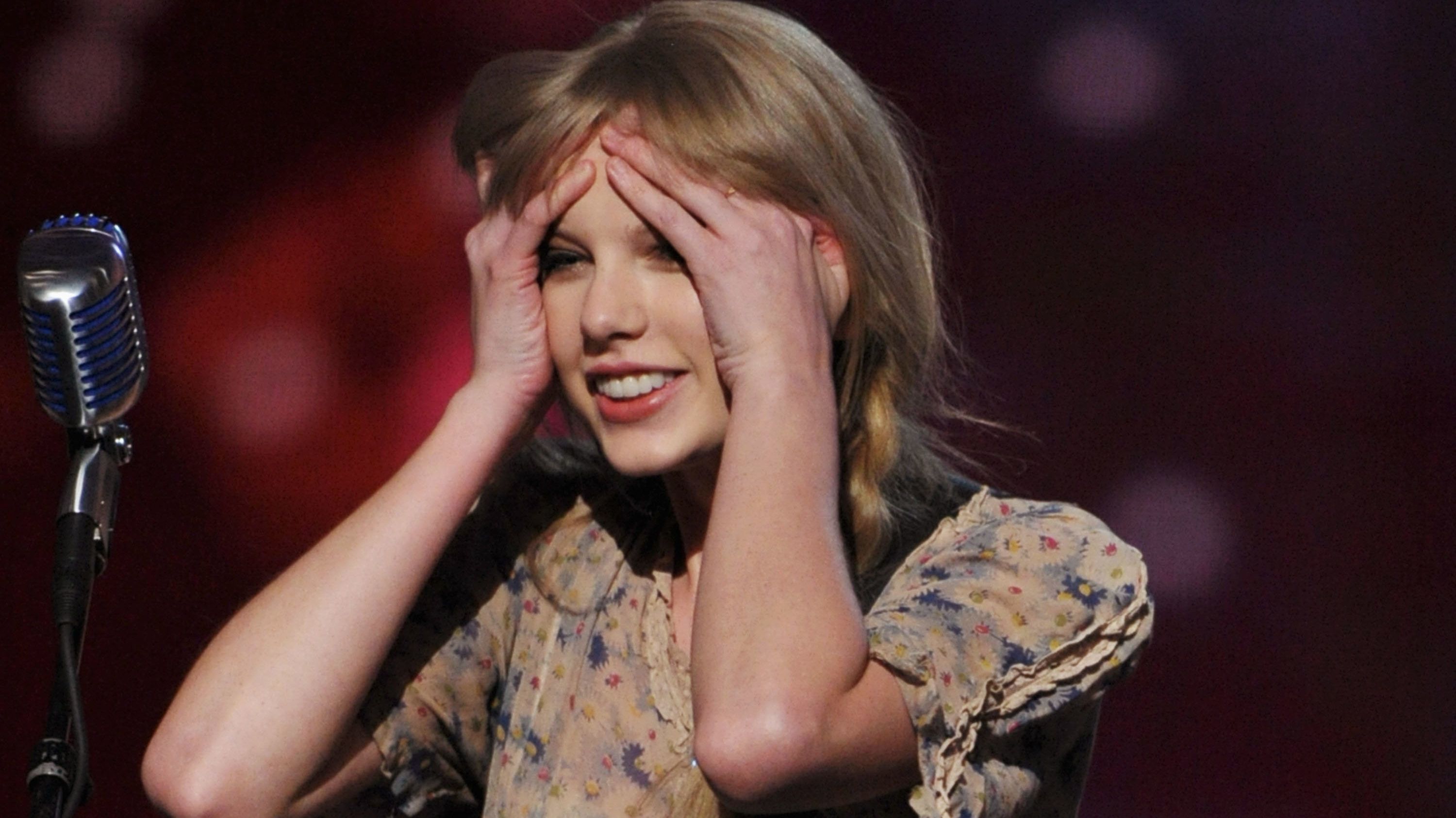Nehéz nyelv az angol: Taylor Swift promópulcsiján van egy béna elírás