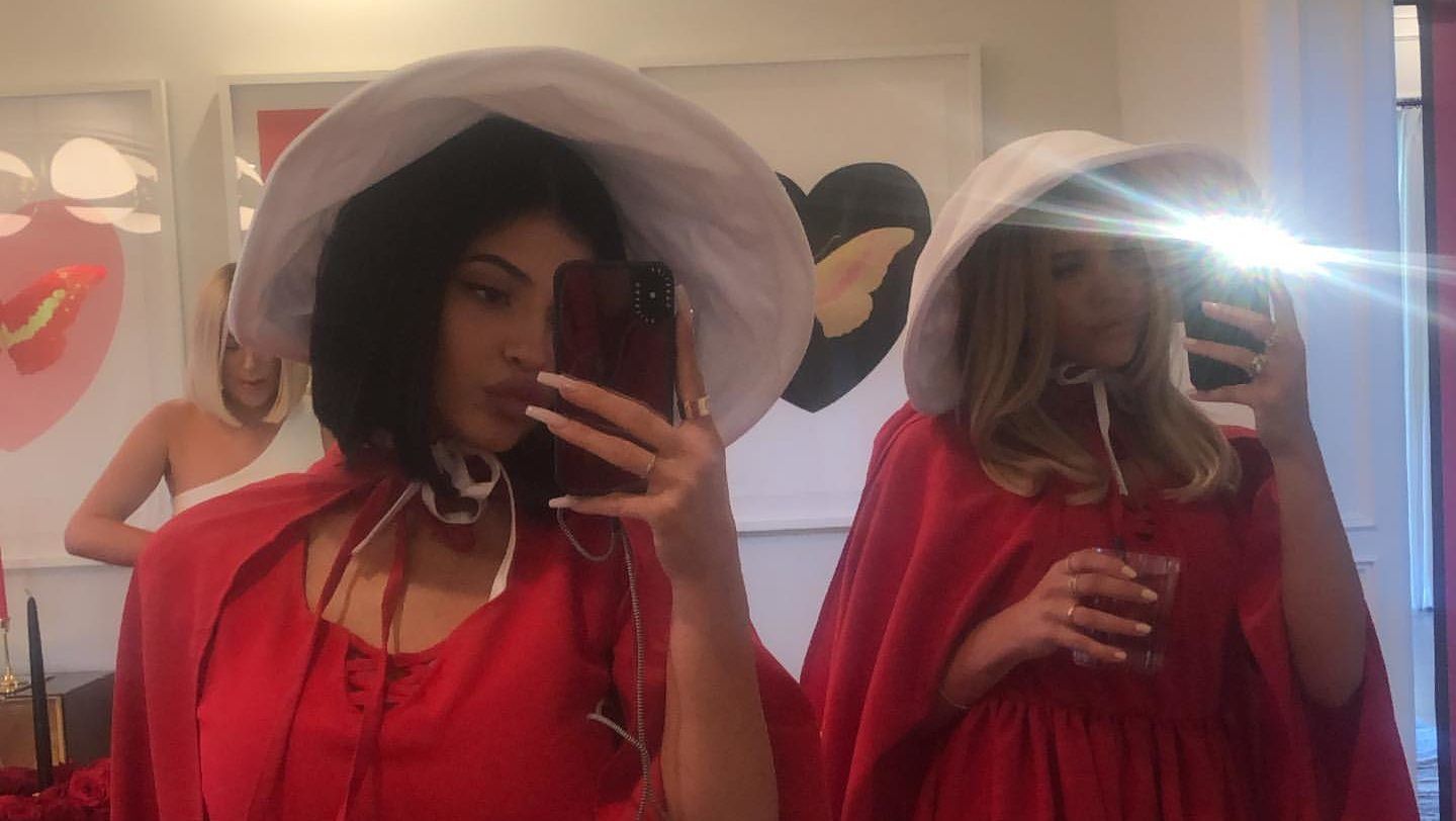 Kylie Jenner A szolgálólány meséje tematikájú bulit rendezett