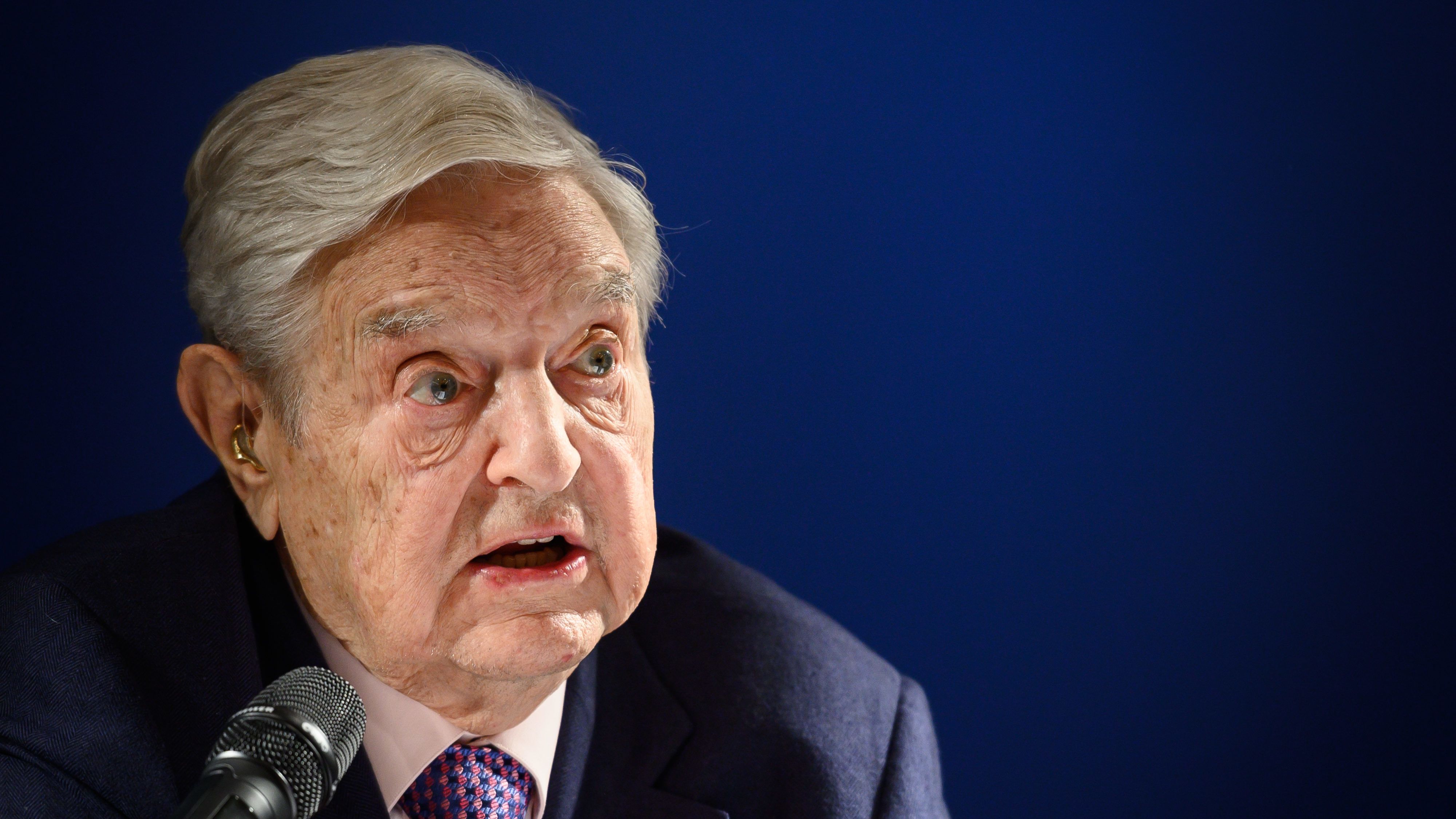 Soros: Manfred Weber bármilyen alkura hajlandó, még Orbánnal is