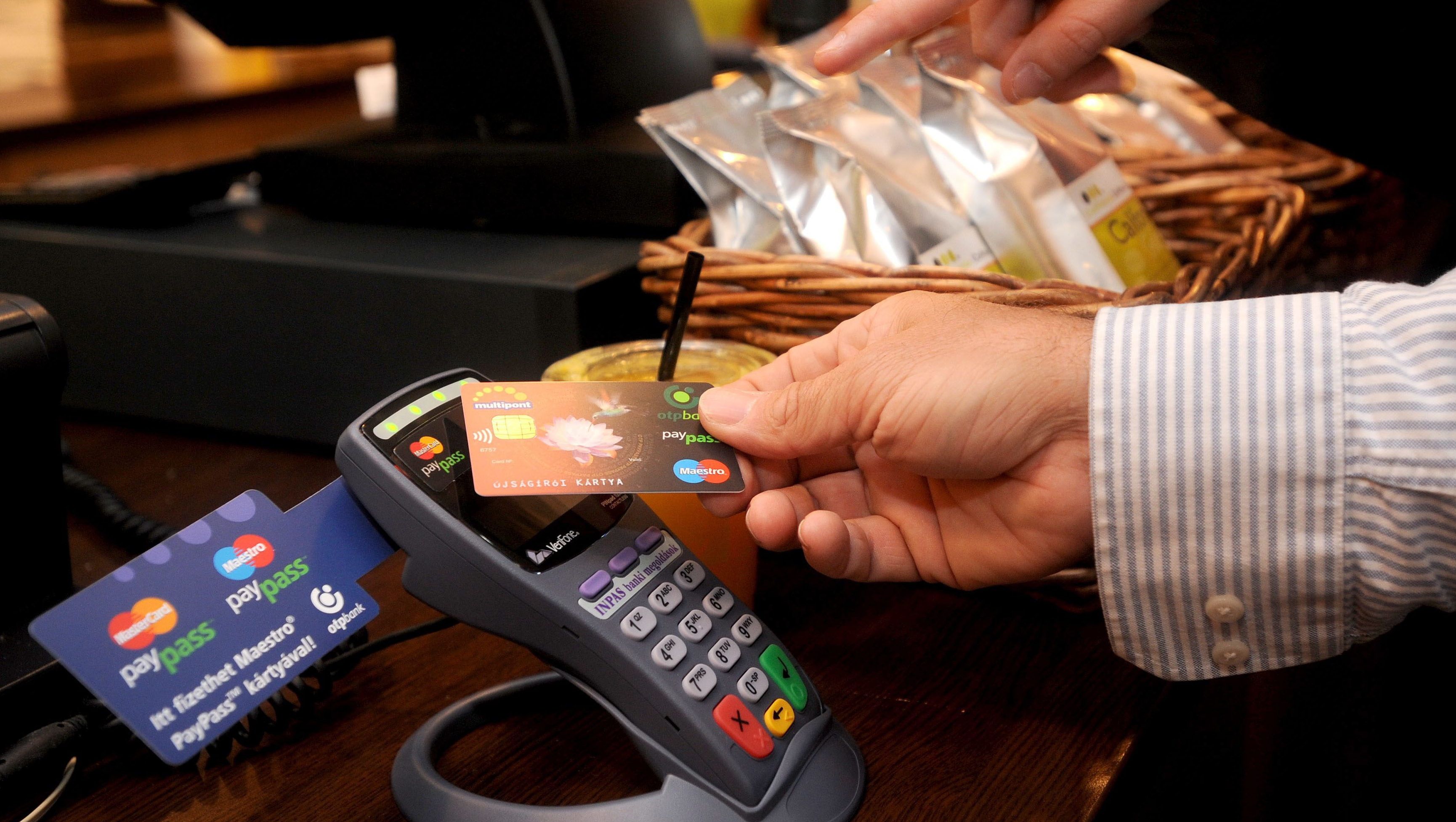 Baj van a Mastercard bankkártyákkal, nem lehet fizetni és pénzt felvenni