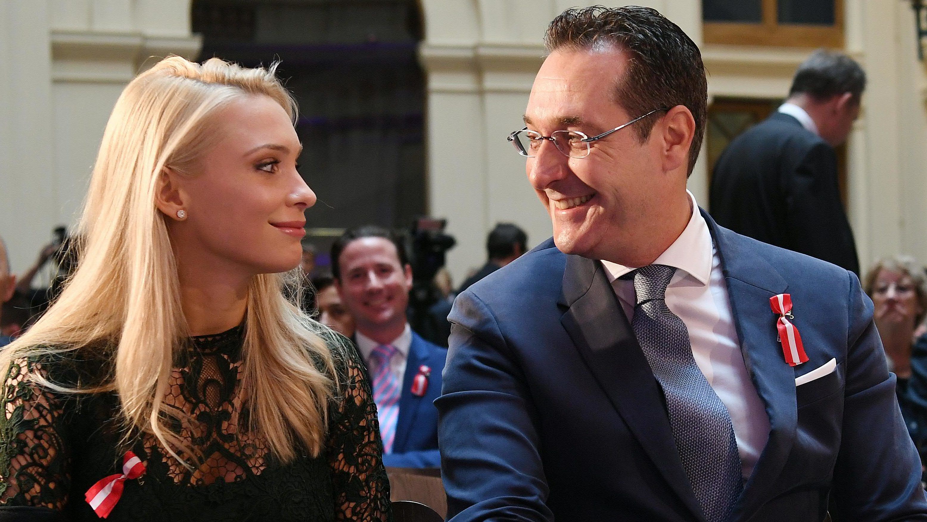 Indul a parlamenti választásokon Strache felesége