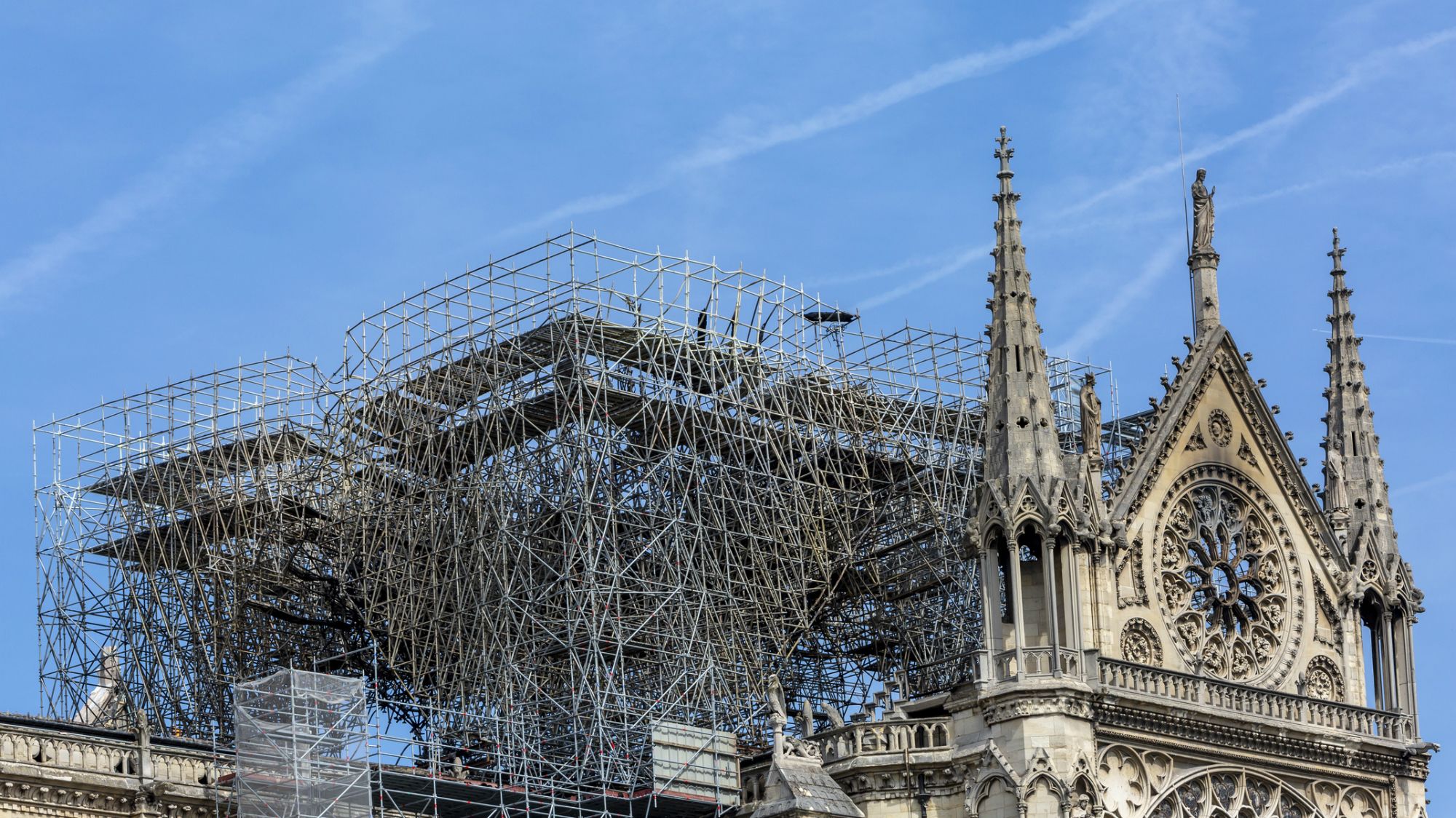 A vagyonokat ígérő milliárdosok még egyetlen centet sem adtak a Notre-Dame felújítására