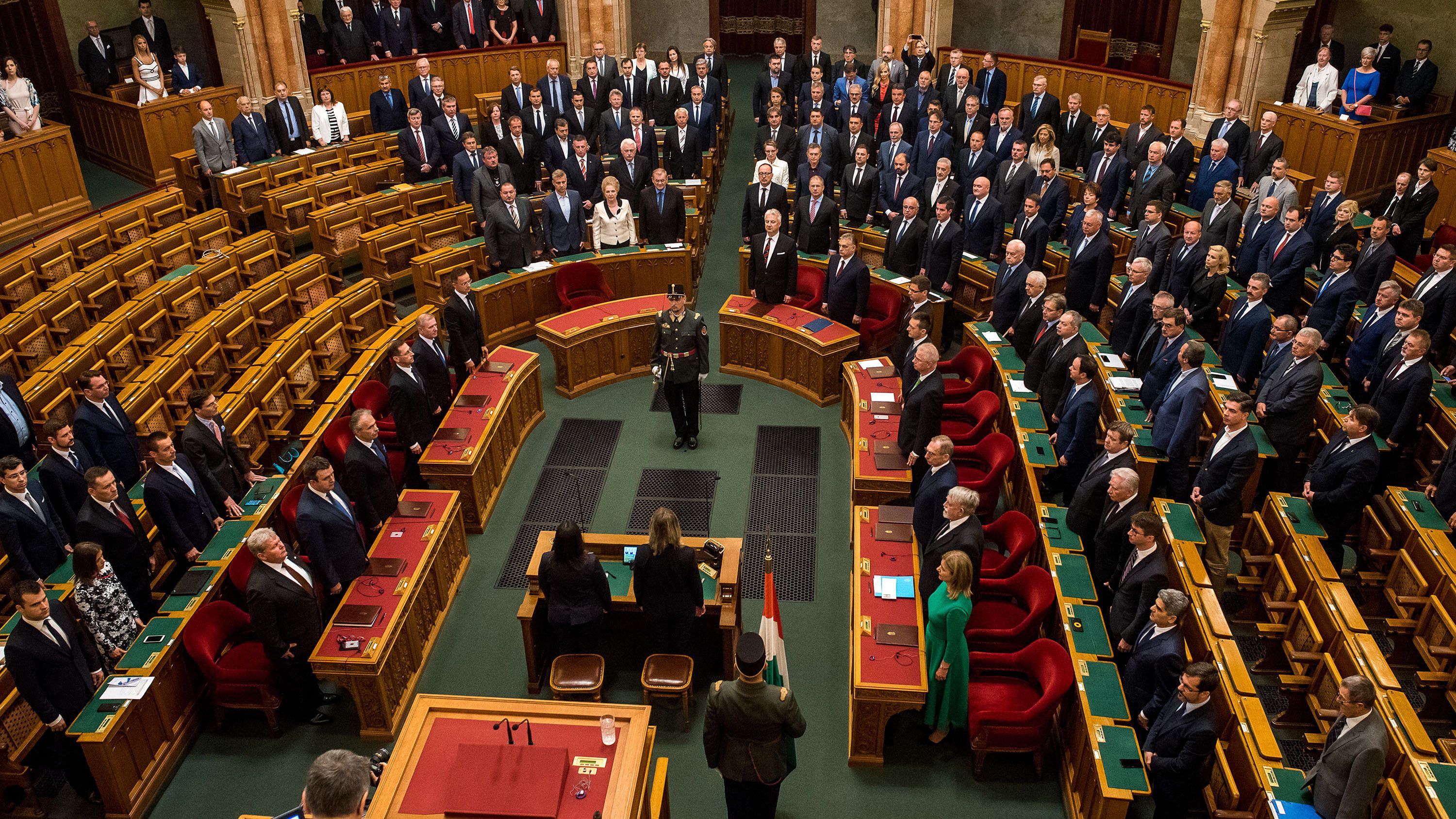 A jövő évi adócsomagról és a költségvetésről vitázik a héten a parlament