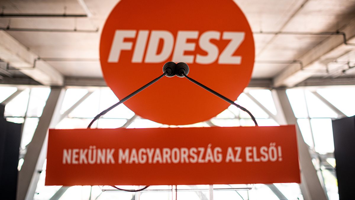 Závecz: Tovább tart a Fidesz, a DK és a Momentum lendülete