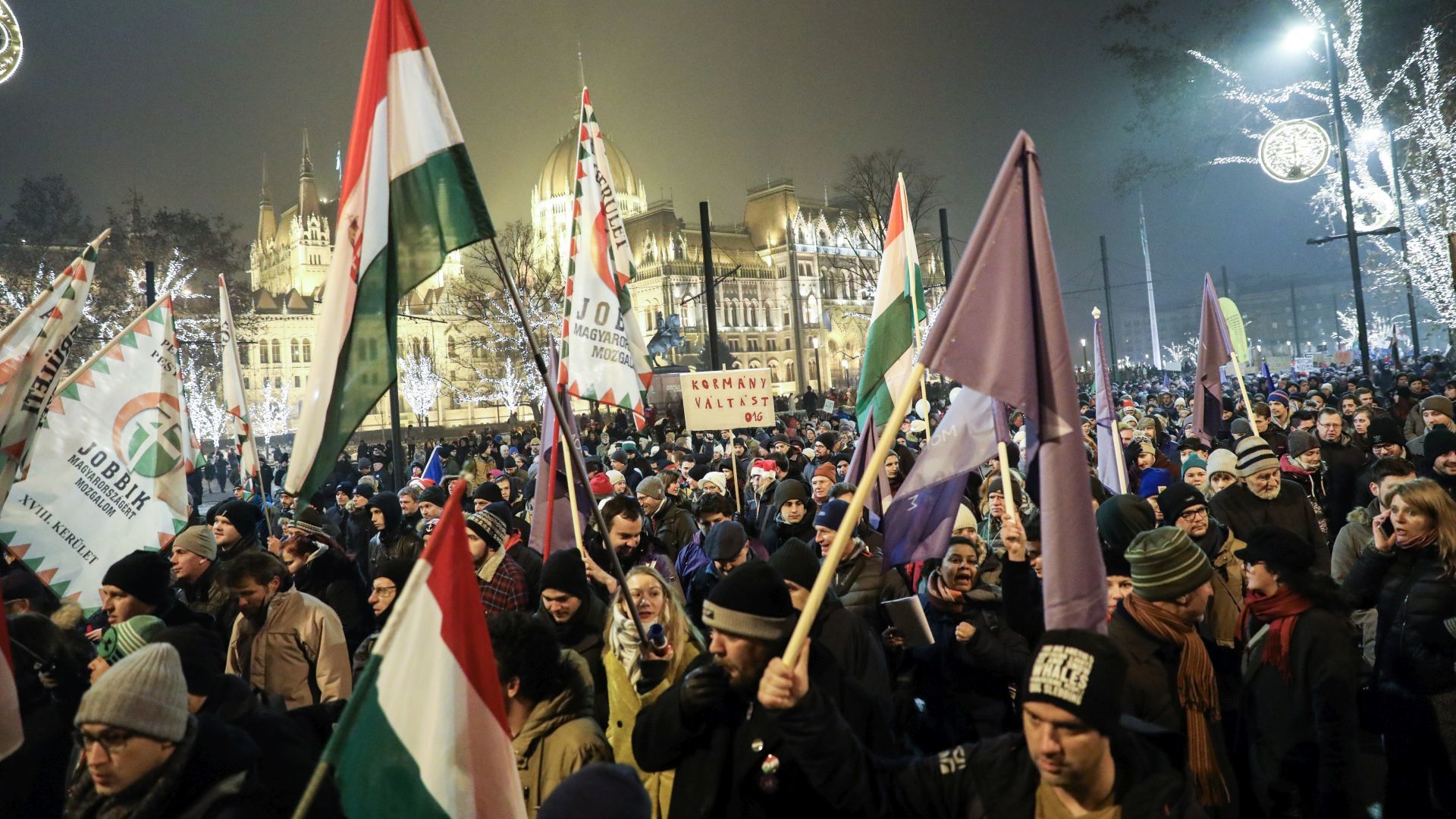 Pénzbüntetést kapott egy Kossuth téri tüntető, nem nyugszik bele