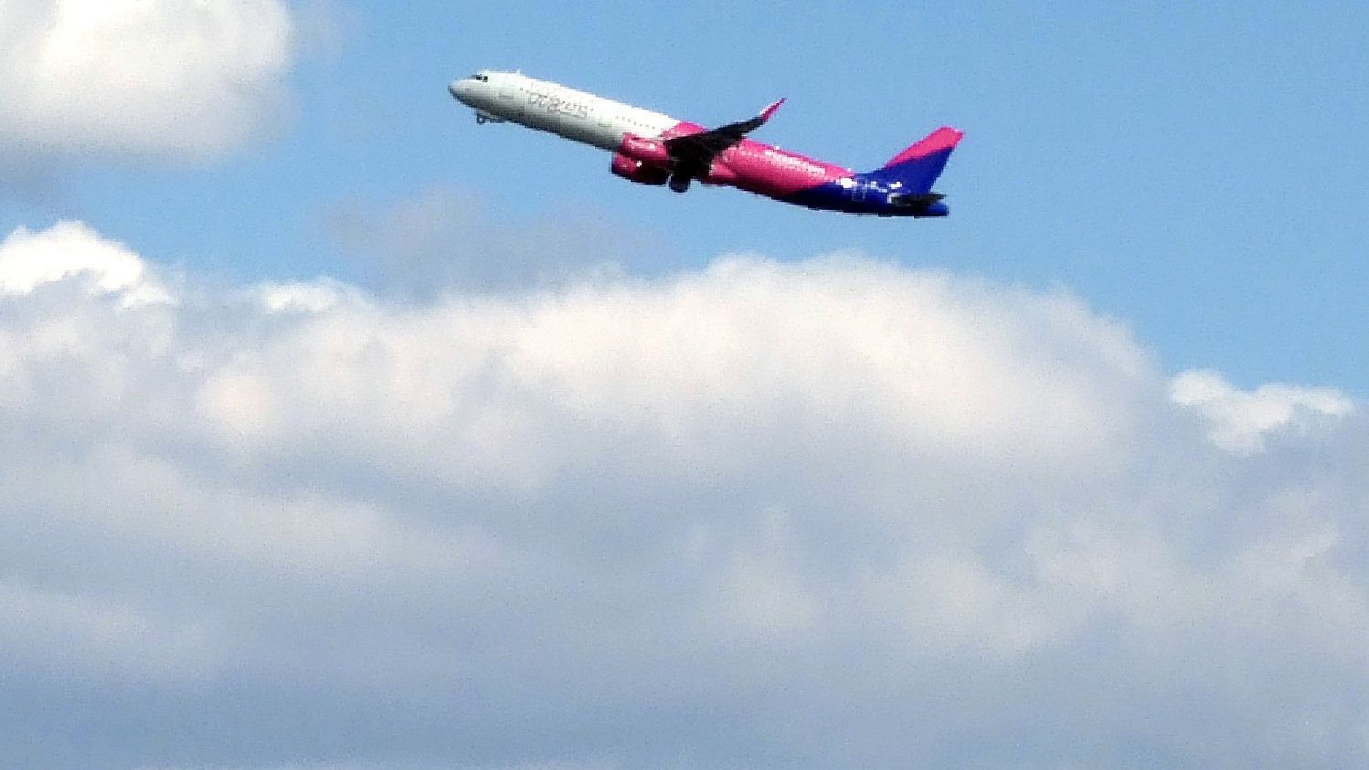 30 embert felejtett a bécsi reptéren a Wizz Air