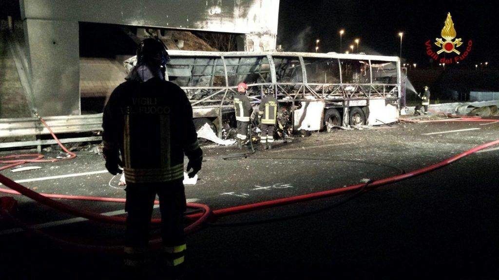 Veronai busztragédia: tisztázni akarja az ügyészség az olasz hatóságokkal, hogy ki vezette a buszt