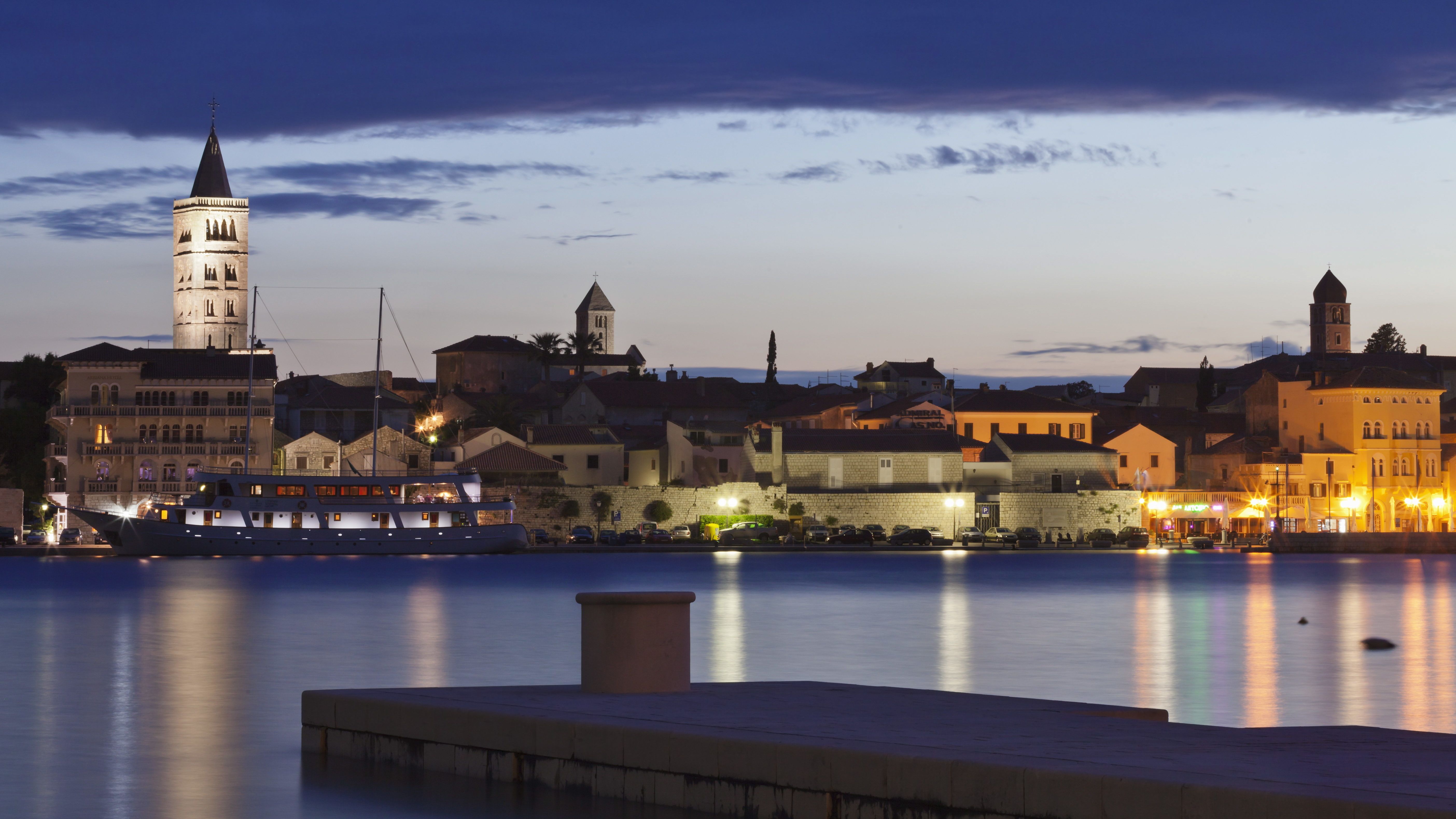 Robbanásveszély miatt menekítettek turistákat egy horvát turistaparadicsomból