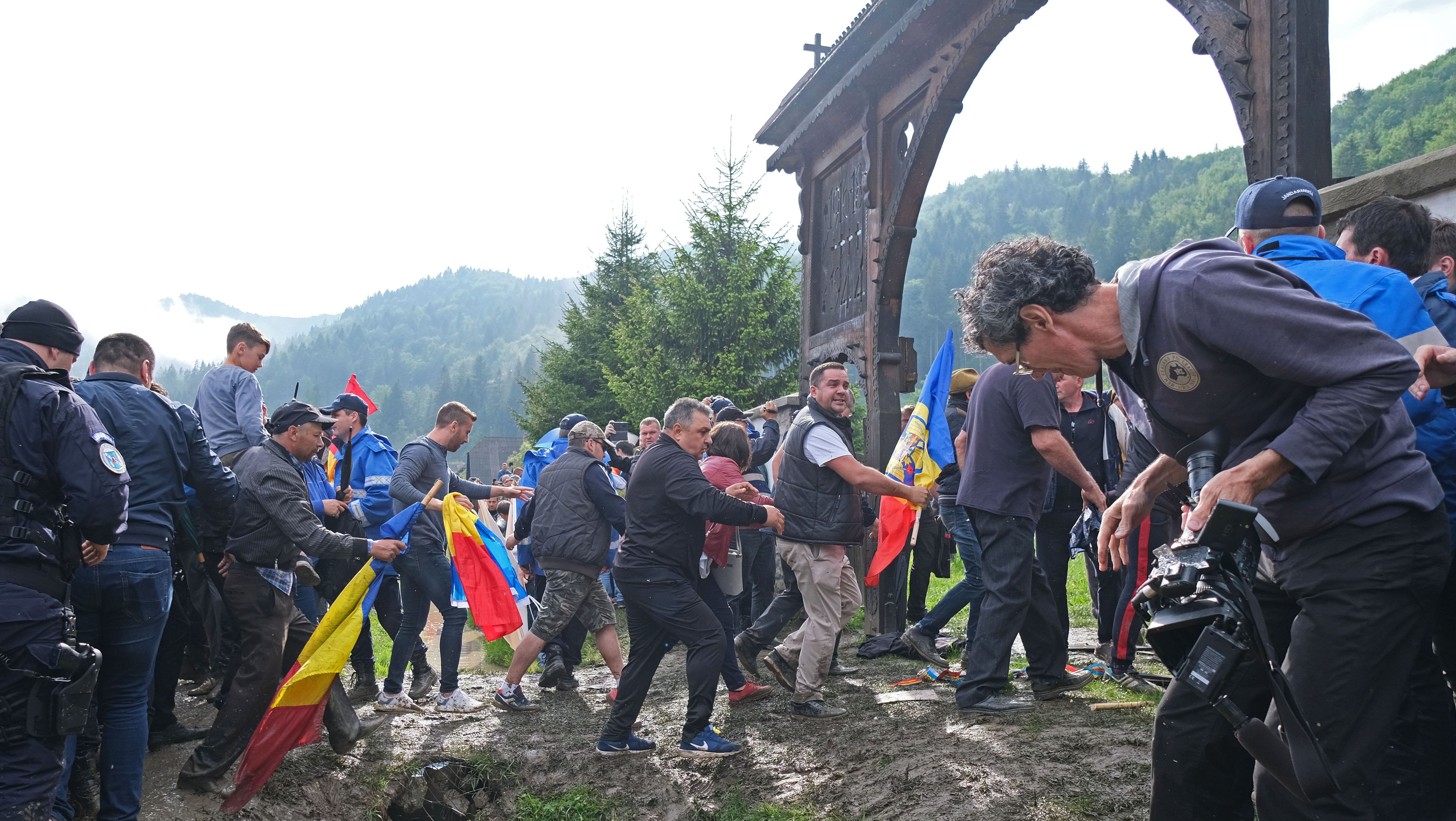 Megkezdődtek a magyar-román tárgyalások az úzvölgyi katonatemető ügyében