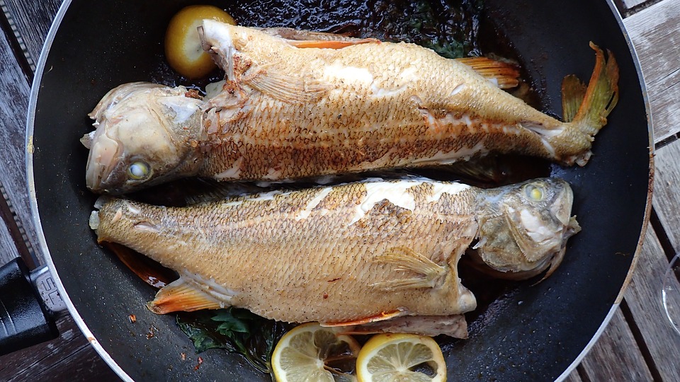 A tökéletesen megkészített hal – hogyan süsd, hogy ne ragadjon a serpenyő aljához?