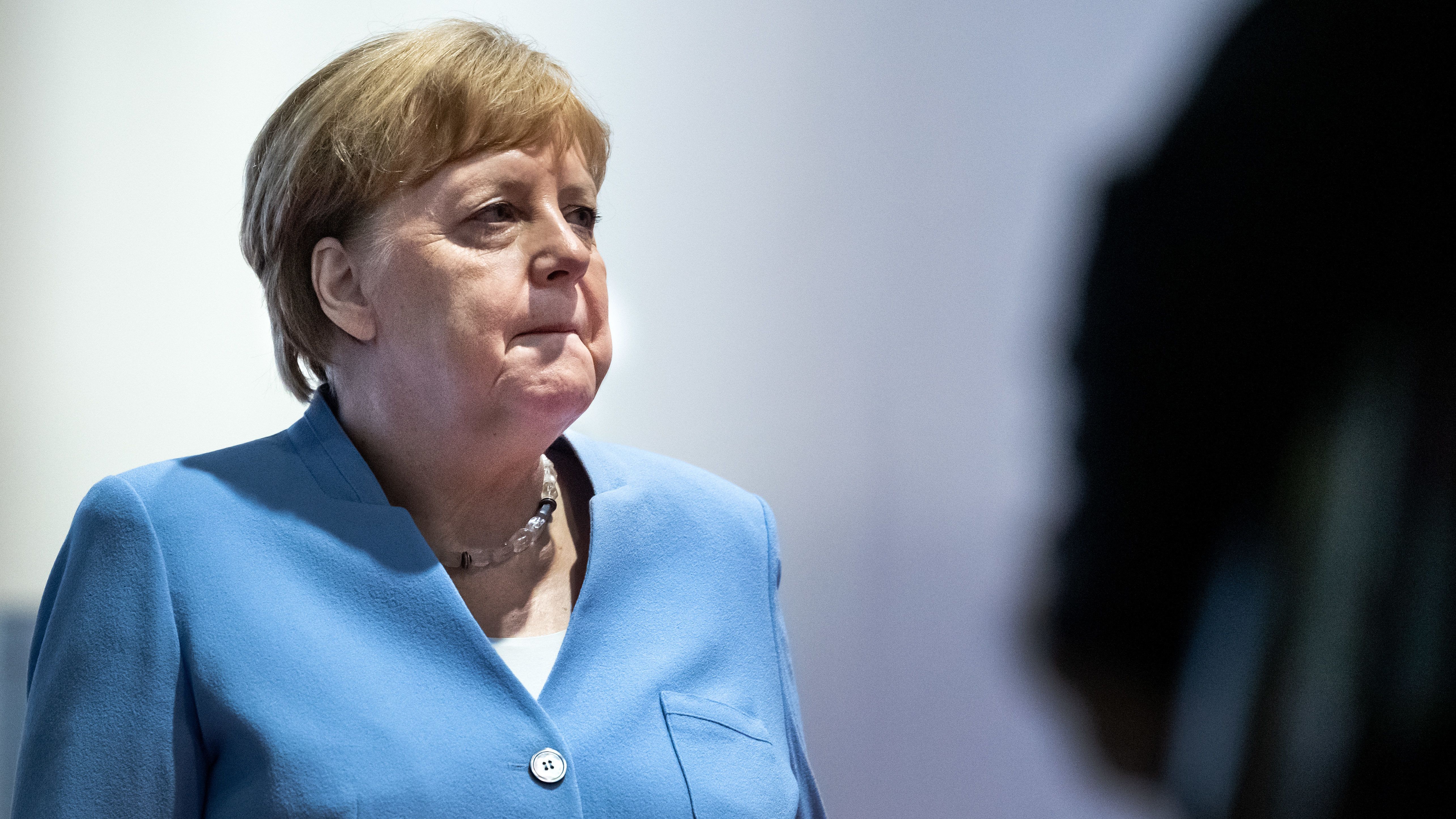 A német kormányszóvivő szerint Merkel makkegészséges