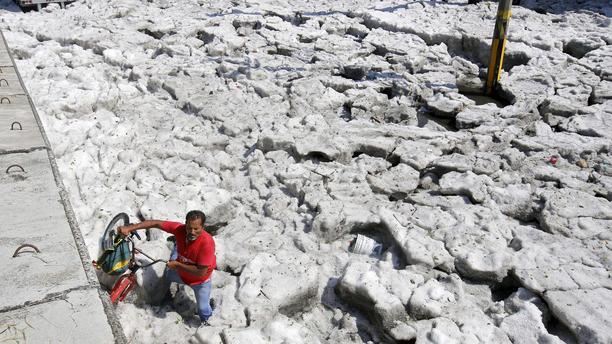 Másfél méter vastag jég borította be egy mexikói várost