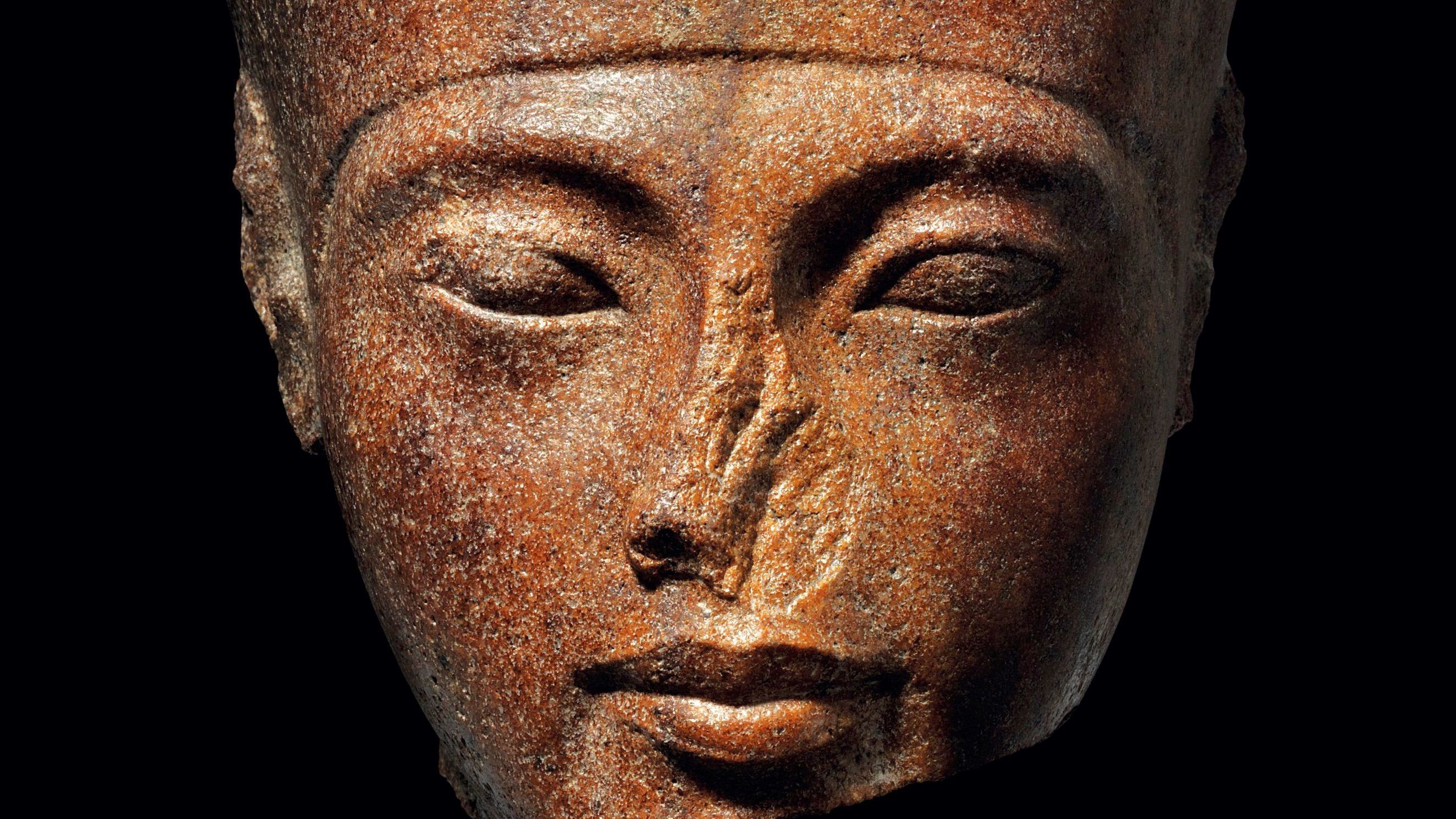 Az egyiptomi tiltakozás ellenére is elárverezik Tutanhamon bronz szoborfejét