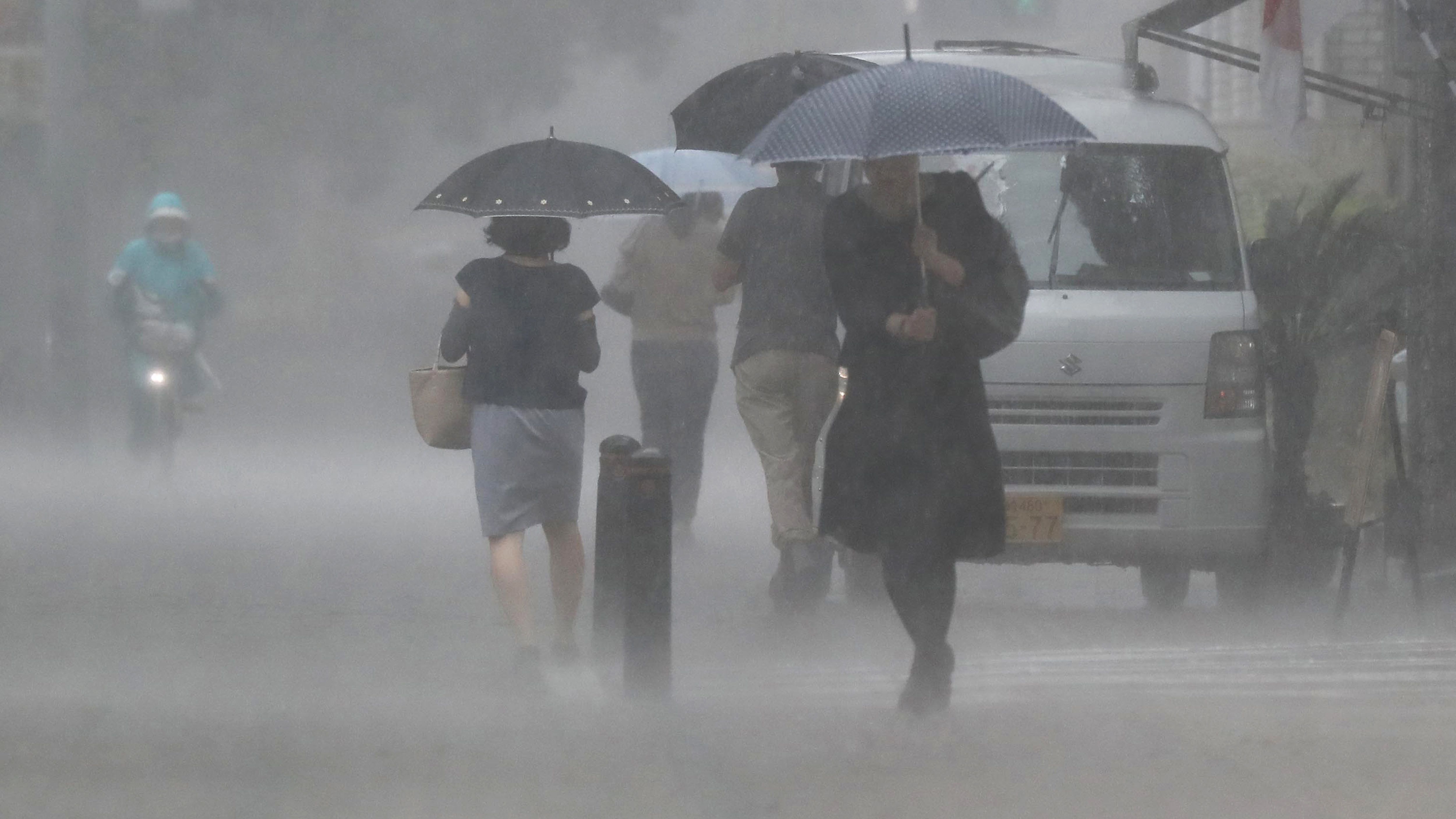 830 ezer japánnak kell elhagynia az otthonát az esőzések miatt