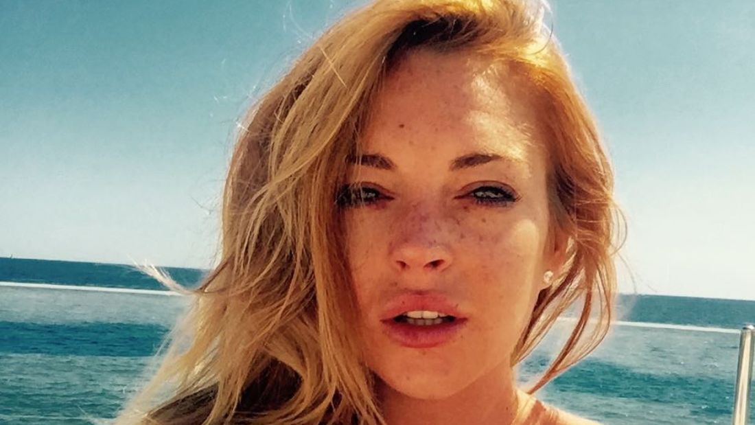 Lindsay Lohan a születésnapja alkalmából posztolt egy meztelen szelfit