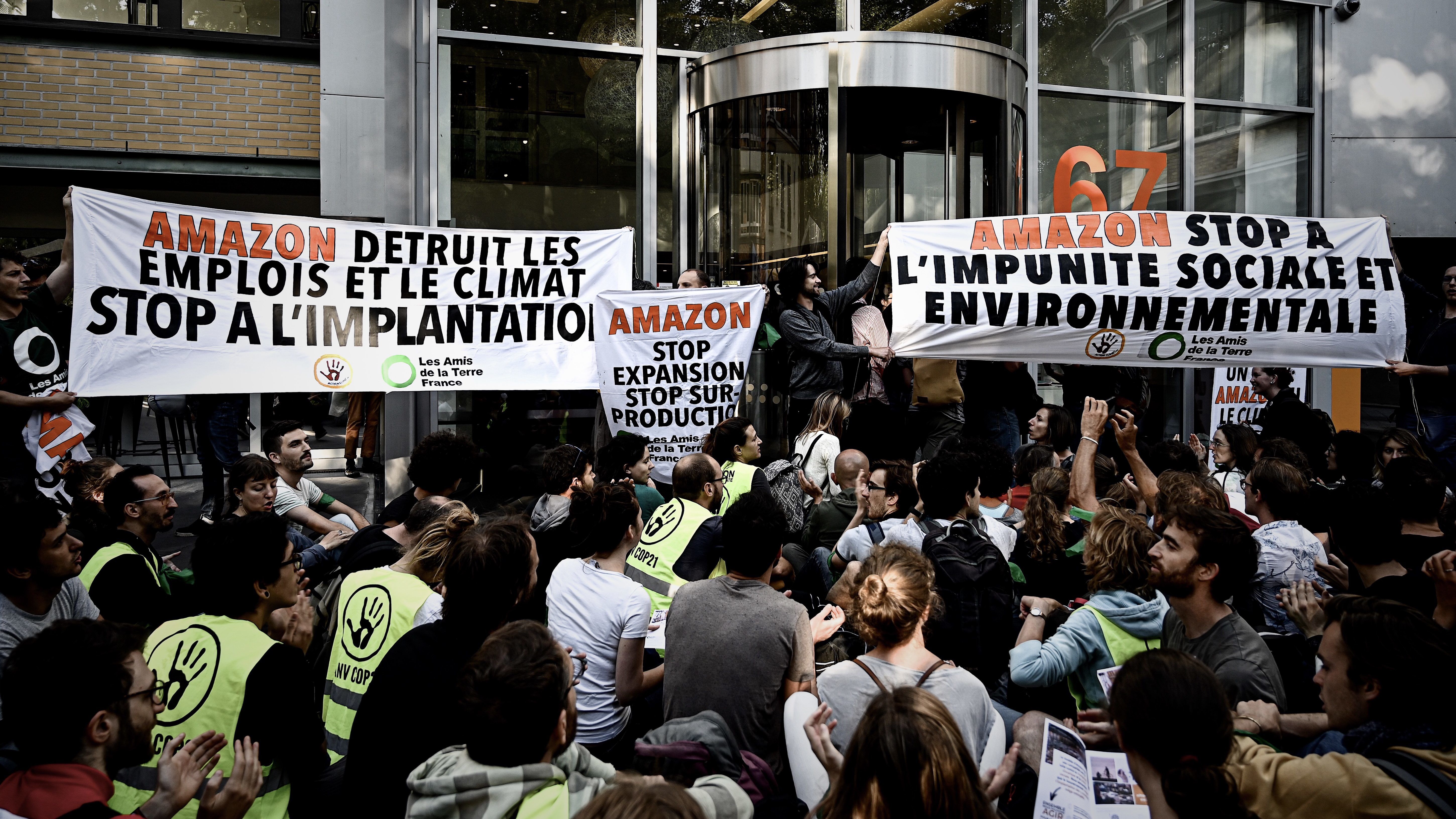 Az Amazon ellen tüntetnek több francia városban
