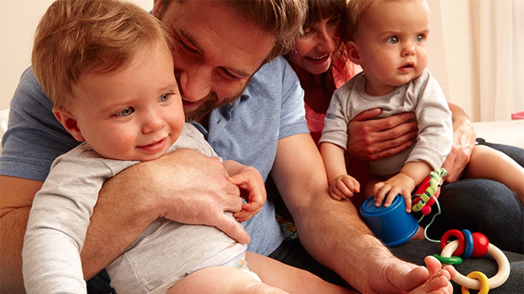 Új kezdeményezés a P&G-től: 2 hónap fizetett „apasági szabadság” az újdonsült édesapáknak (X)