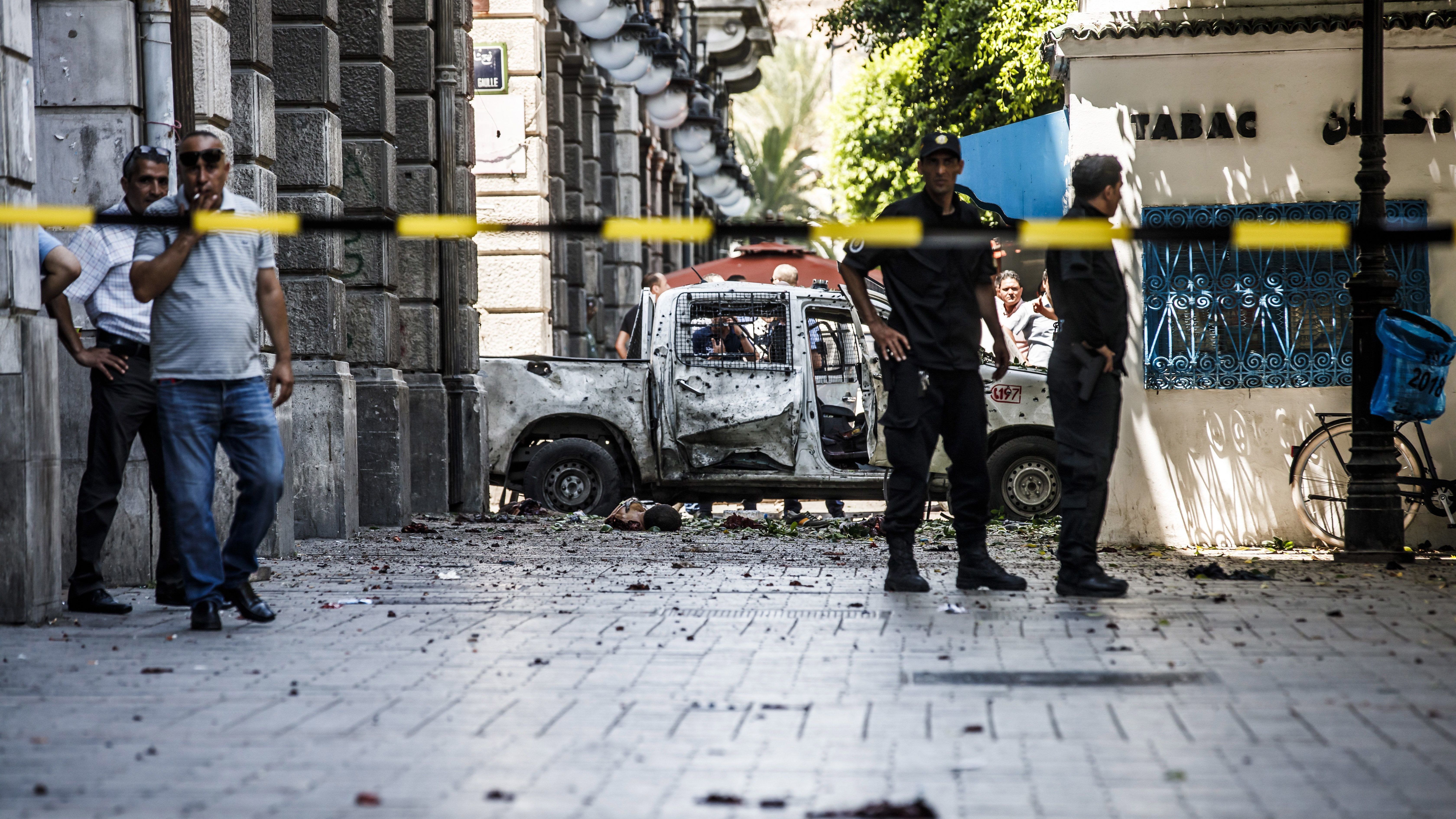 Felrobbantotta magát Tuniszban egy terrorista, hogy elkerülje a letartóztatást