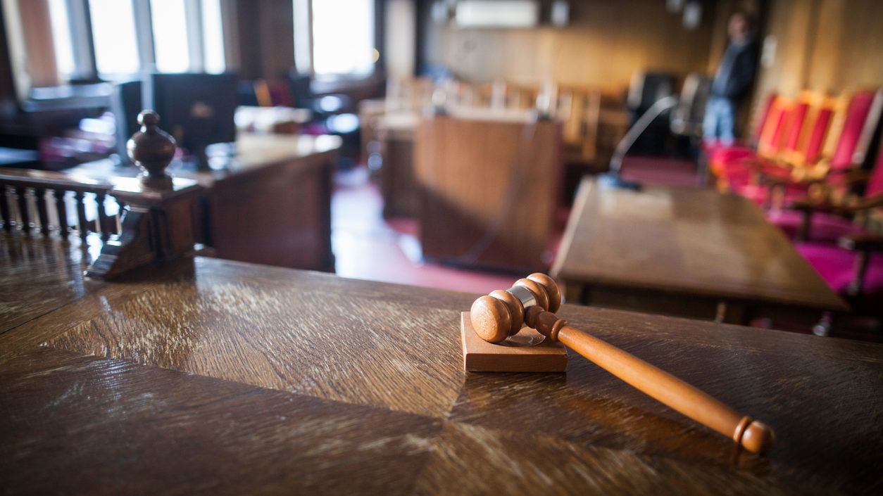 Egy 16 éves megerőszakolt egy lányt, de a bíró kiállt mellette, mert „jó családból származik”