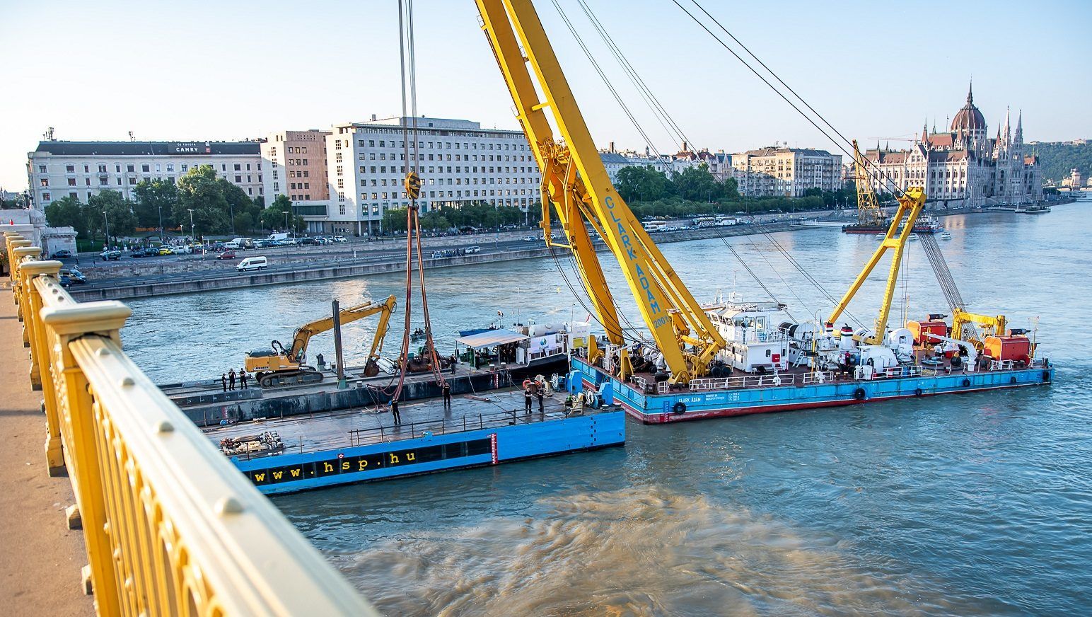 Dunai hajóbaleset: kitüntették a mentésben részt vevő búvárokat