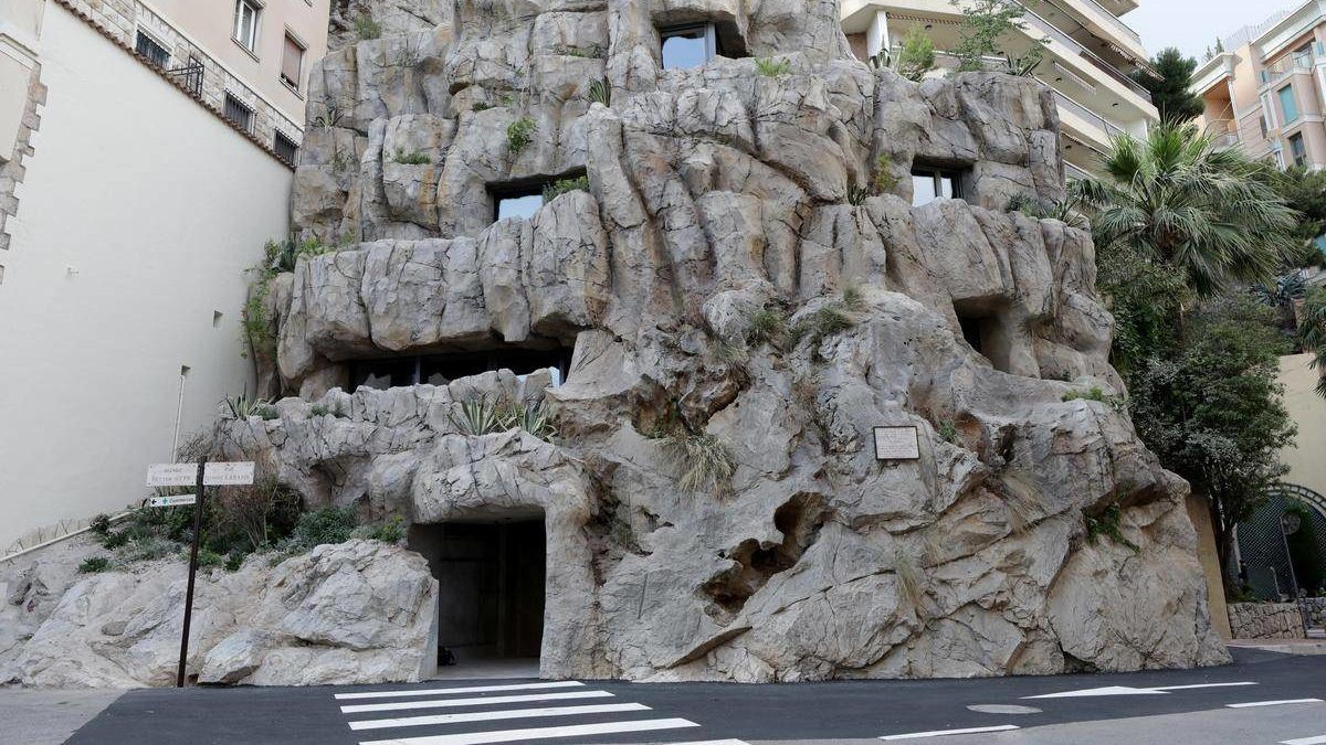 Luxus ökovillát faragtak egy sziklába Monacóban