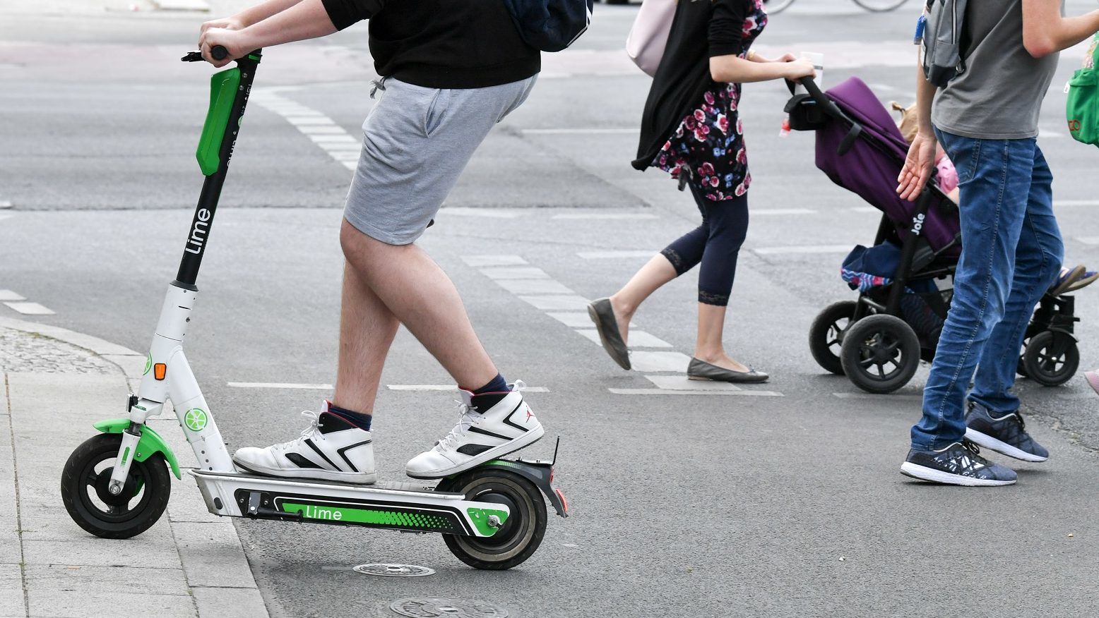 Lecsapott a koppenhágai rendőrség az elektromos rollerezőkre