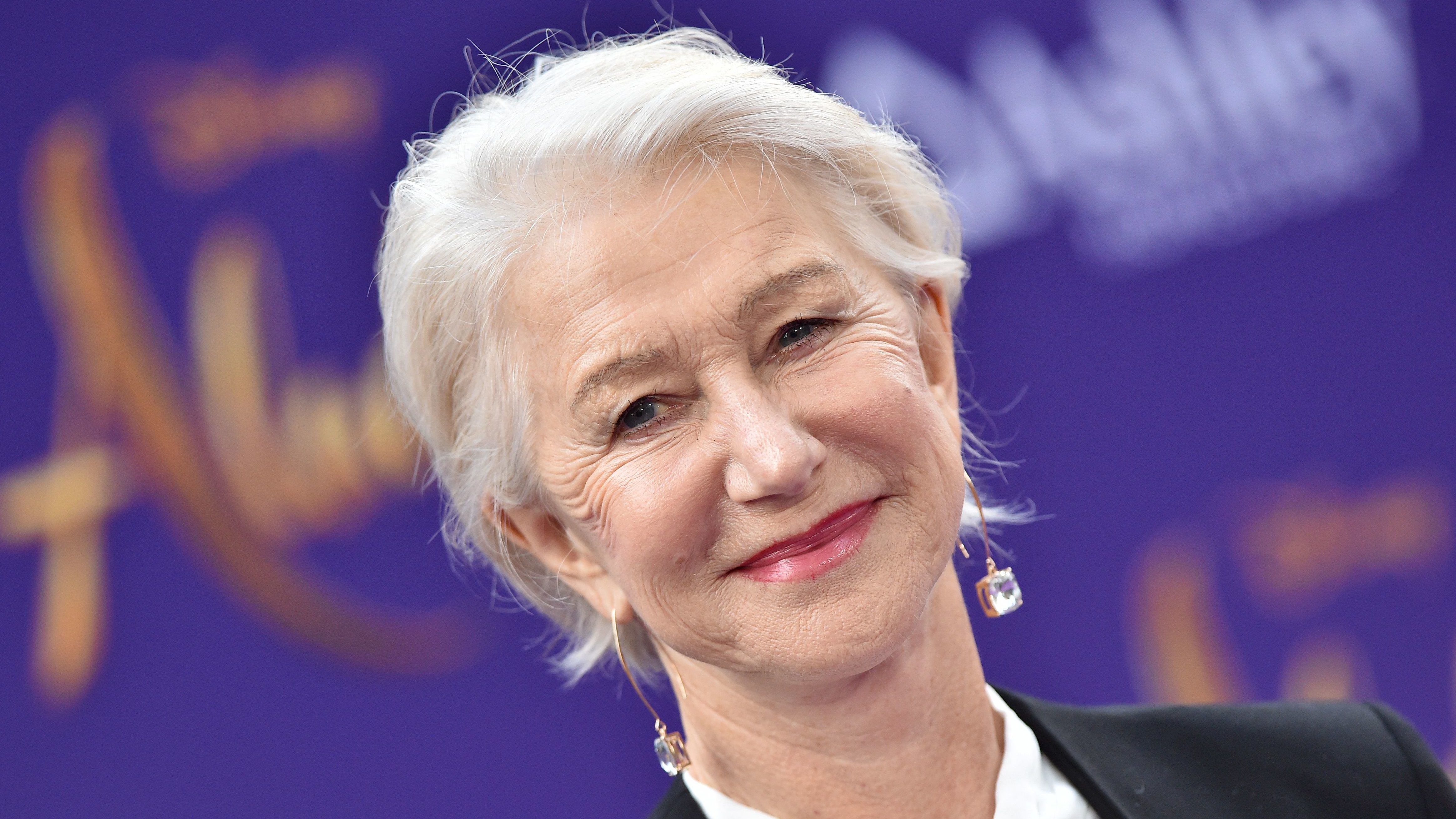 Helen Mirren saját magának szokta vágni a haját