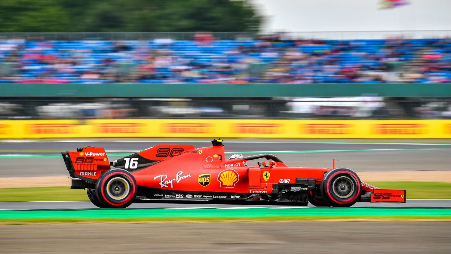 Megtáltosodtak a Ferrarik Silverstone-ban