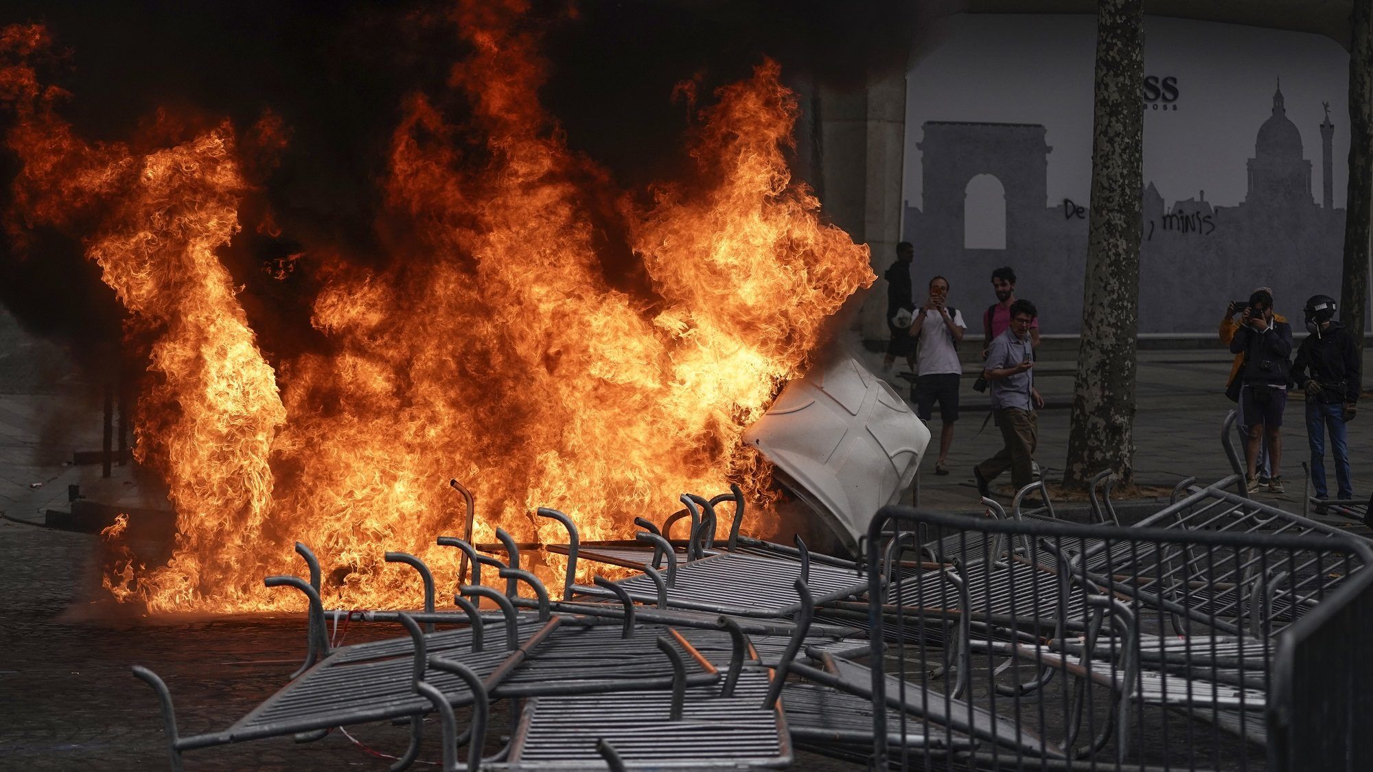 Rendbontás a francia nemzeti ünnepen, 152 embert őrizetbe vettek