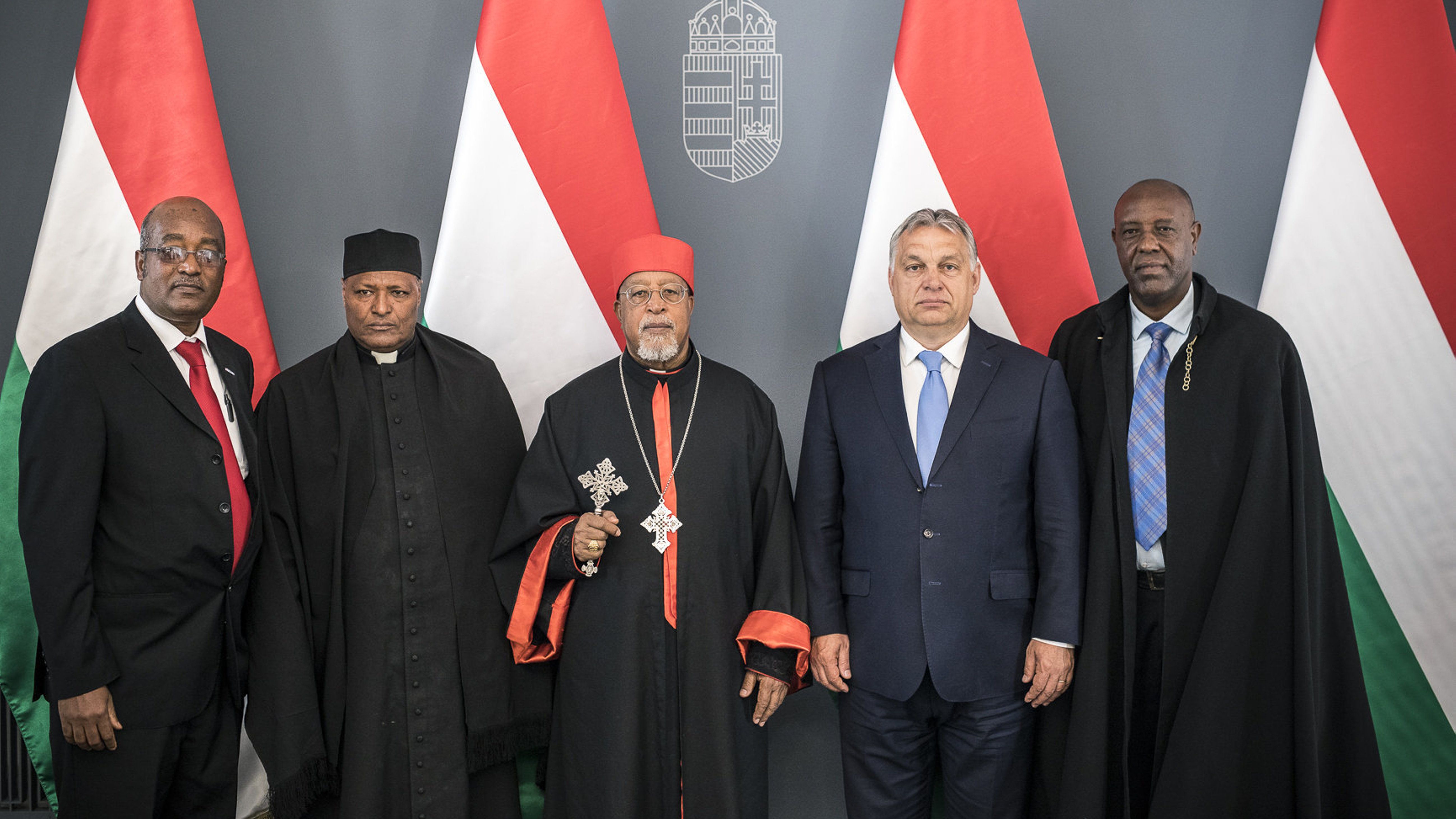 Guardian: Orbán a kereszténységgel igazolja saját politikáját
