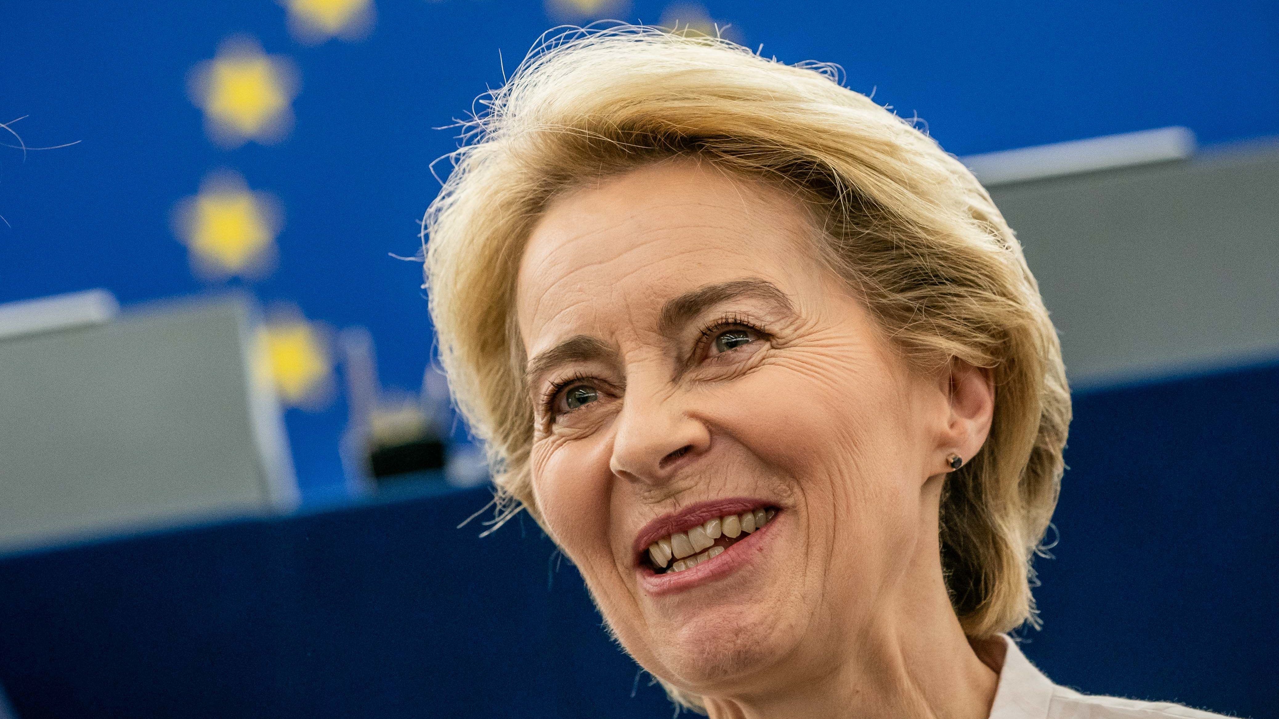 Éppen csak, de megválasztották Ursula von der Leyent az EU csúcsvezetőjének