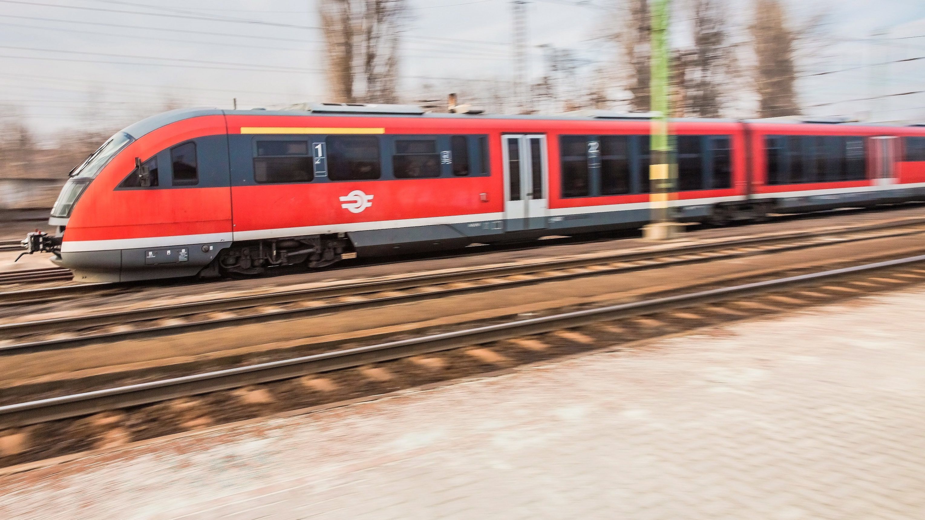 900 millió plusz áfáért szerelheti fel a MÁV beléptető kapuit „Mészáros Lőrinc jobbkeze”