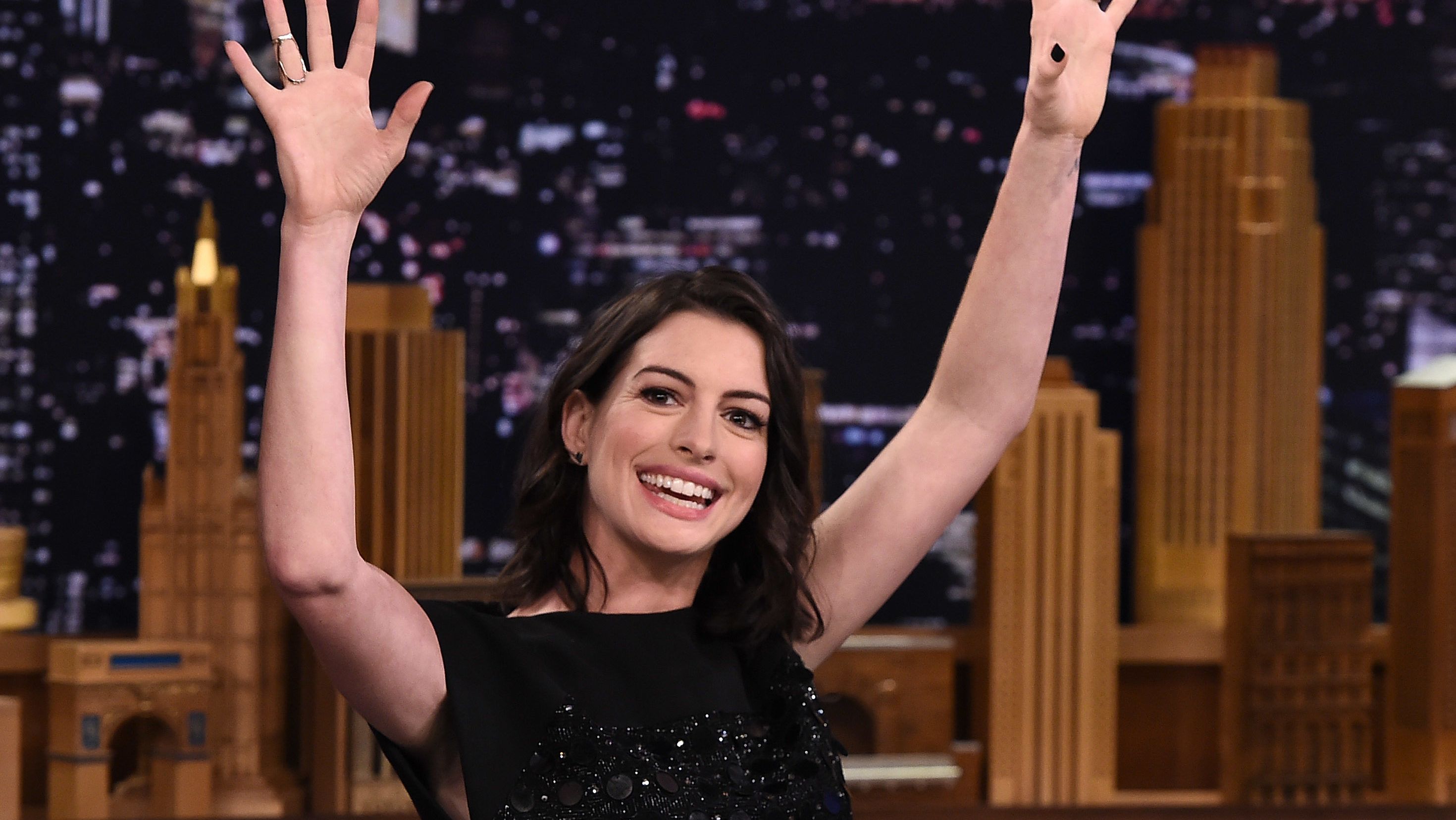 Az Instagramon jelentette be Anne Hathaway, hogy a második gyerekét várja