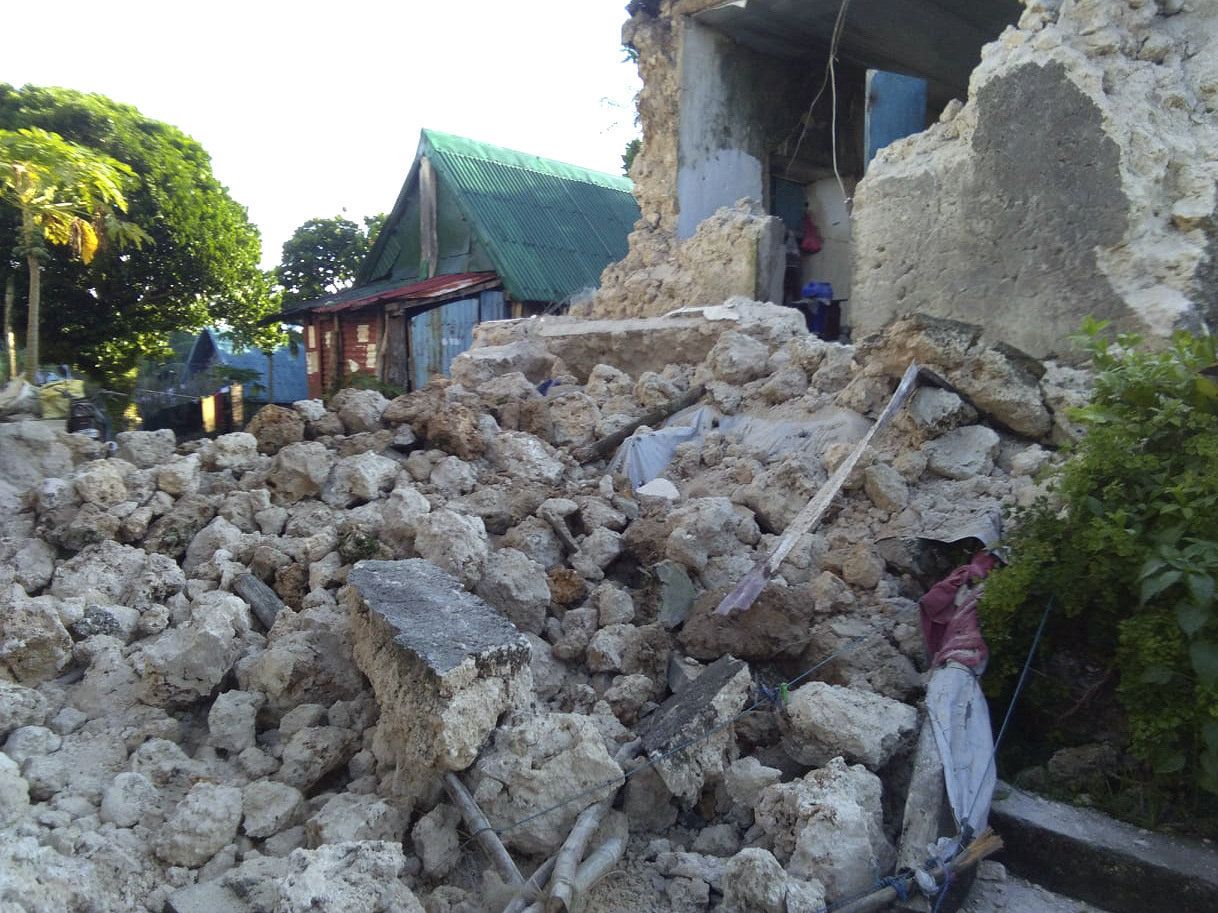 Erős földrengések a Fülöp-szigetek északi részén