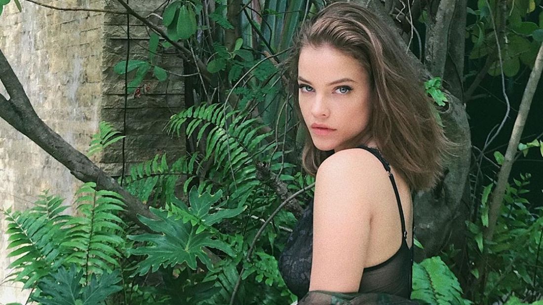Ha a terepmintáról eddig nem egy szexi nőre asszociáltál, nézd meg Palvin Barbara fotóját