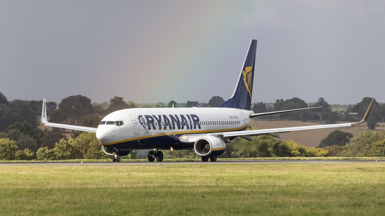 A Miniszterelnökség kivizsgáltatja a Pozsonyban ragadt Ryanair-utasok esetét