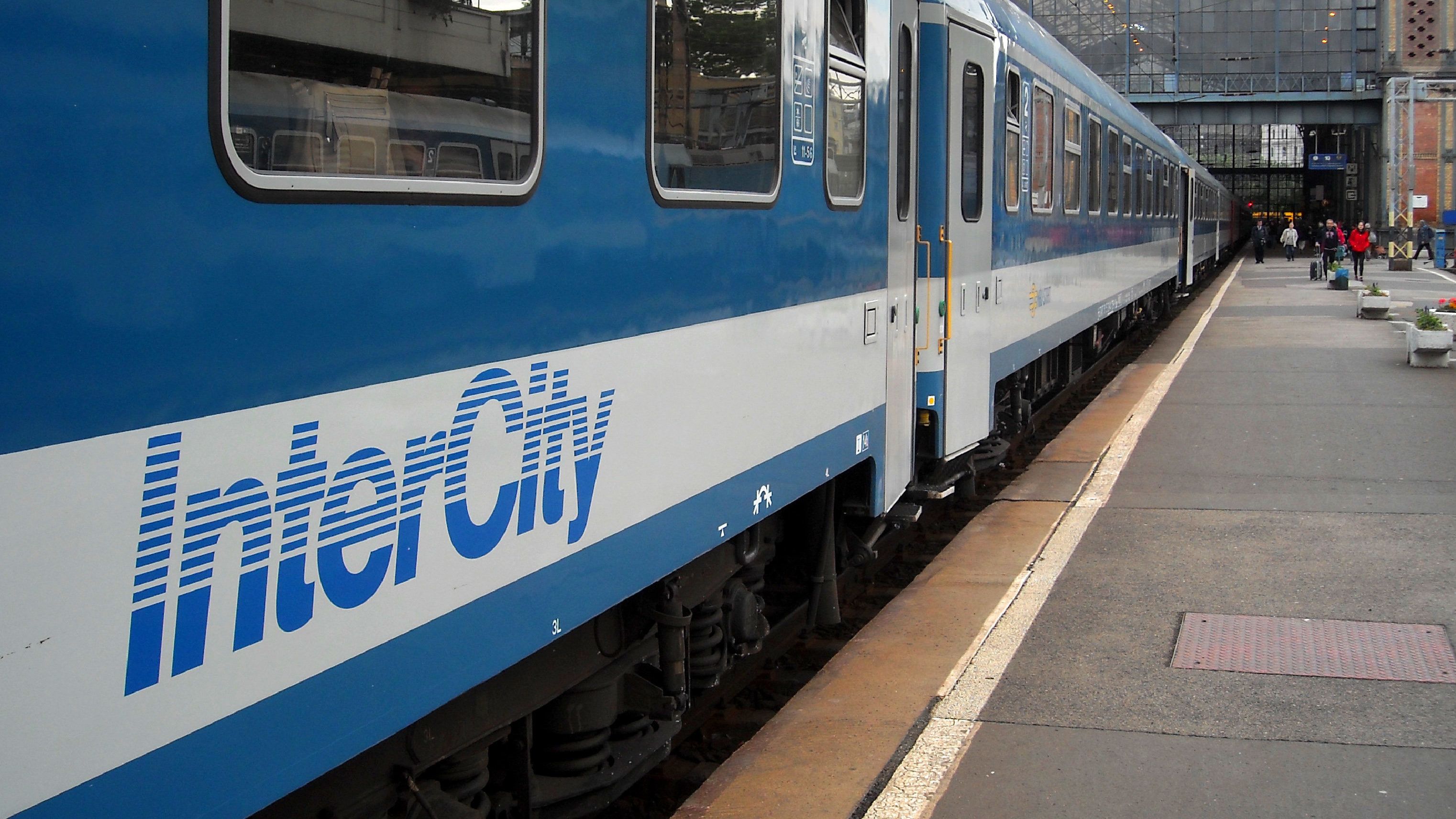 Új generációs InterCity-kocsikat gyárt a MÁV 