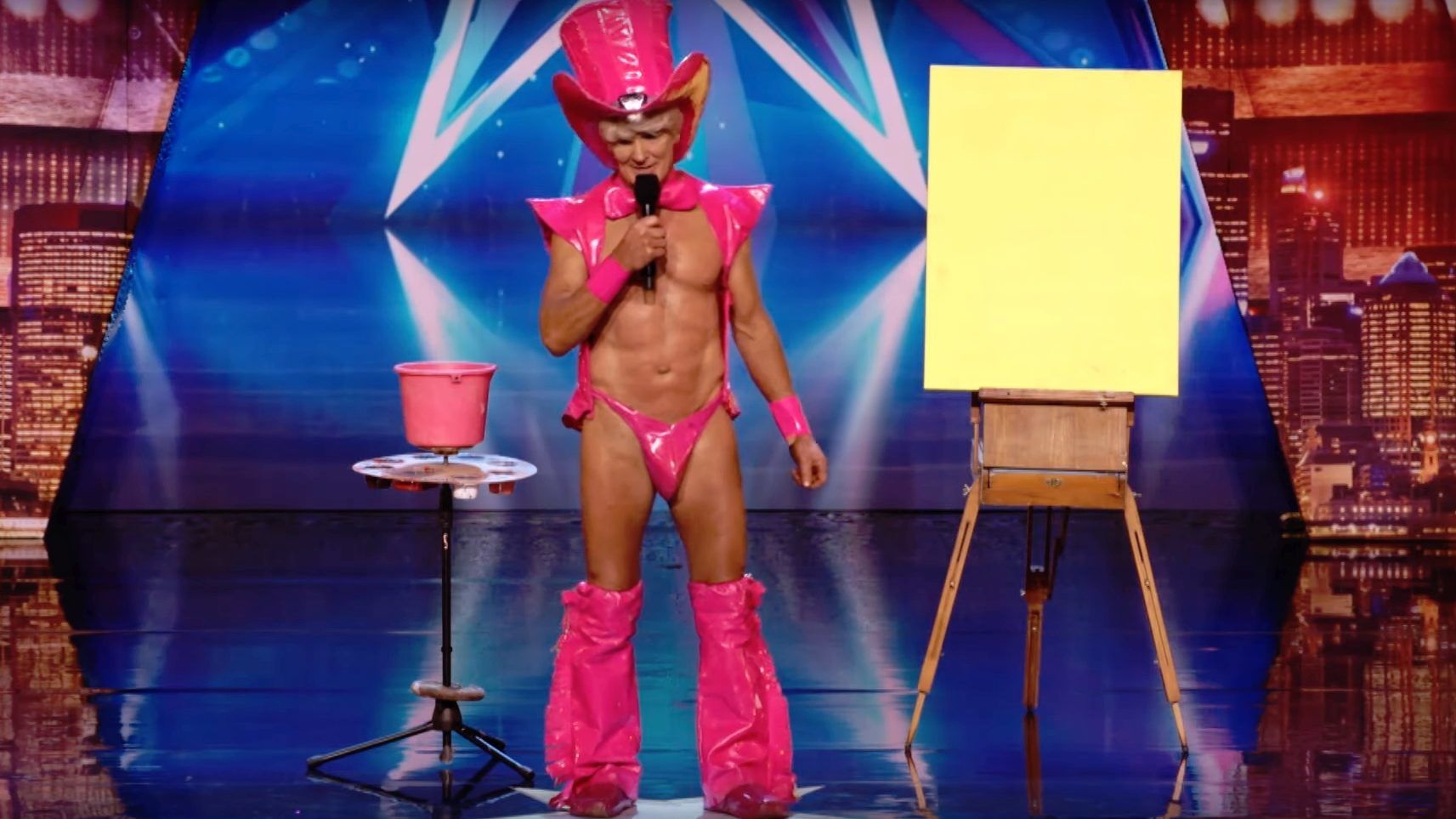 Az Australia’s Got Talent egyik versenyzője a péniszével festett