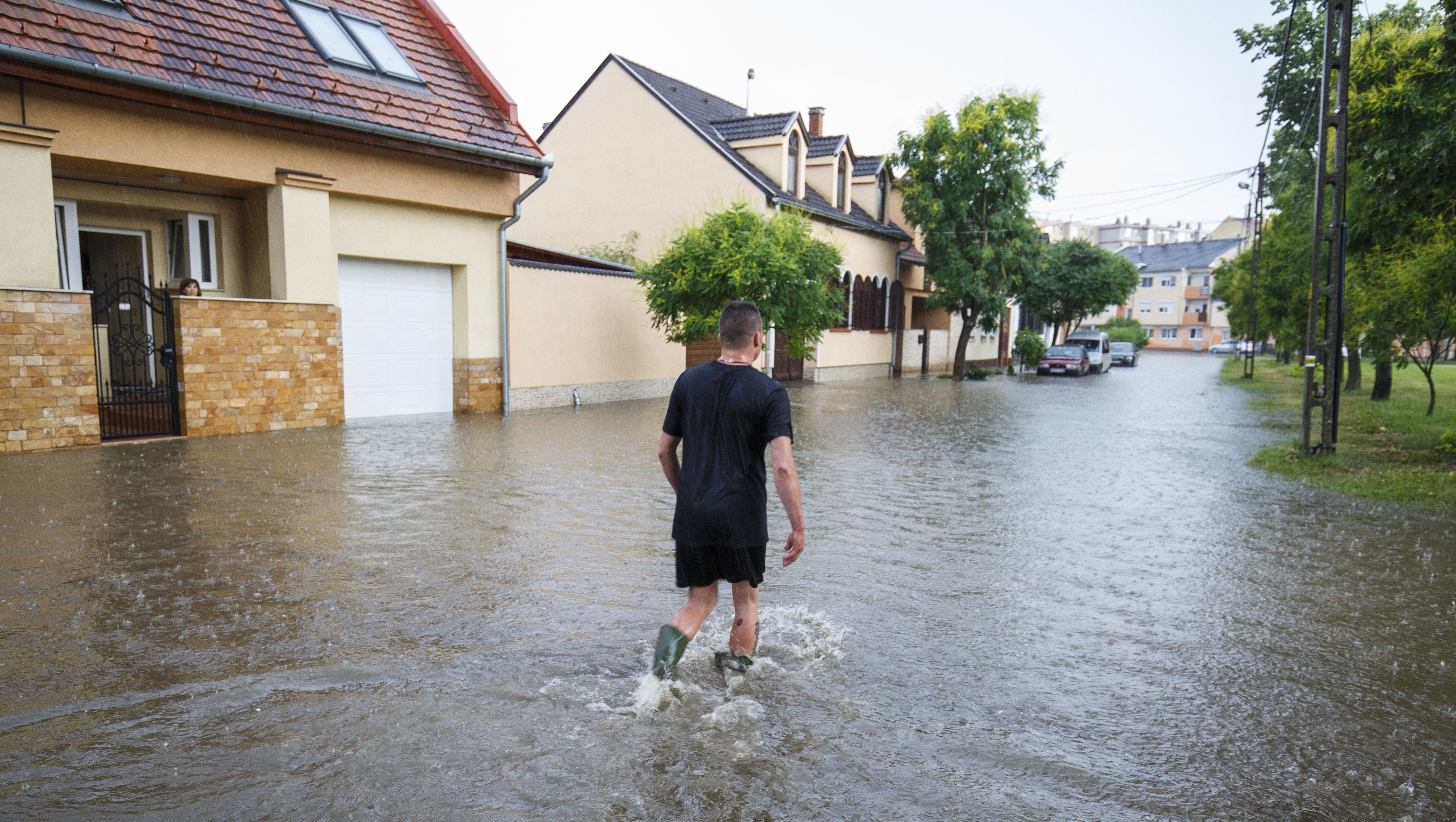 Zivatar és felhőszakadás miatt is figyelmeztetést adtak ki szombatra