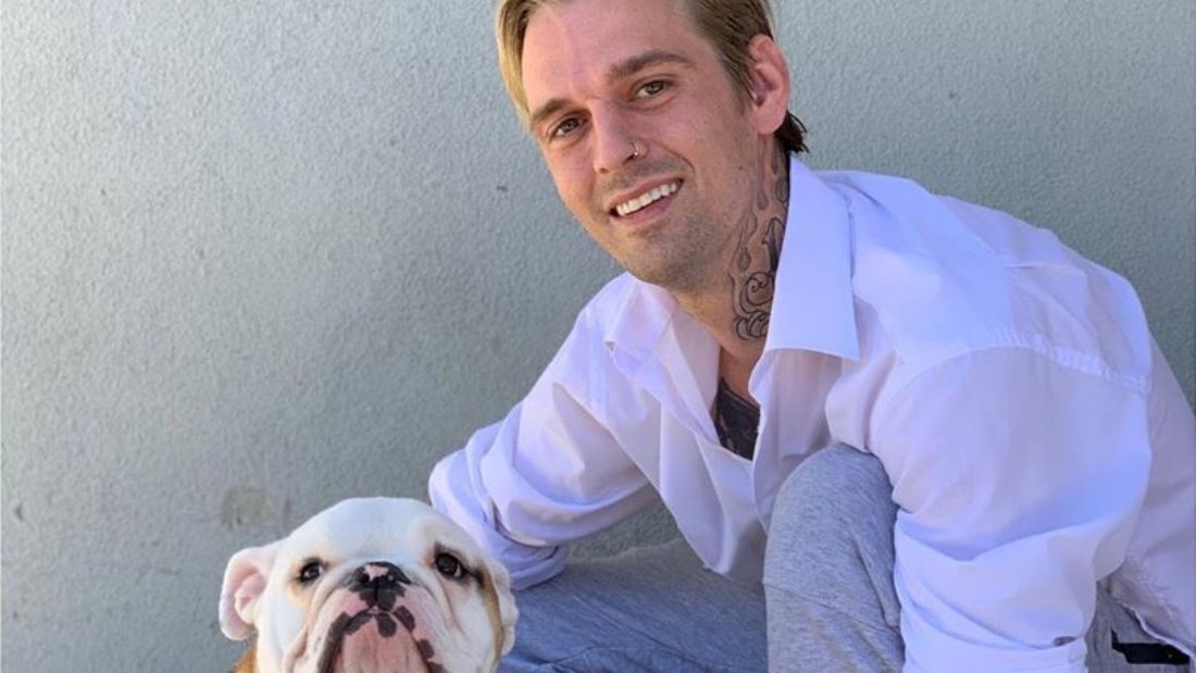 Aaron Carter örökbefogadott egy kutyát, aztán el akarta adni egy vagon pénzért