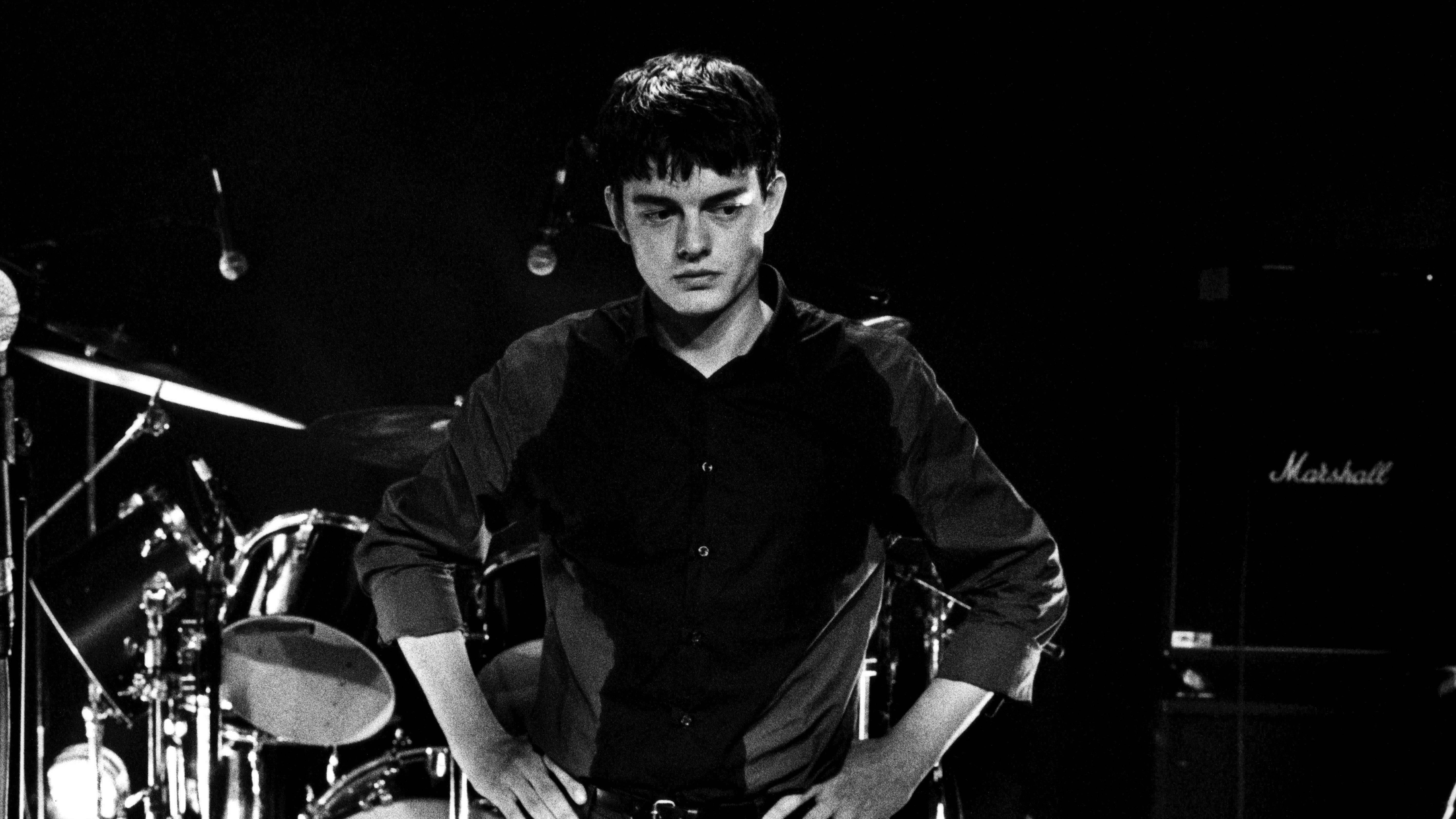 Megrongálták a Joy Division énekesének sírját